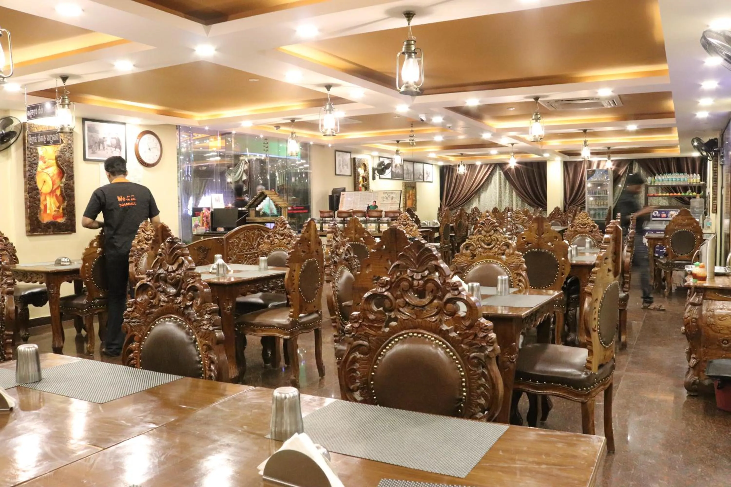 Restaurant/places to eat in Hyders Park The Business Hotel