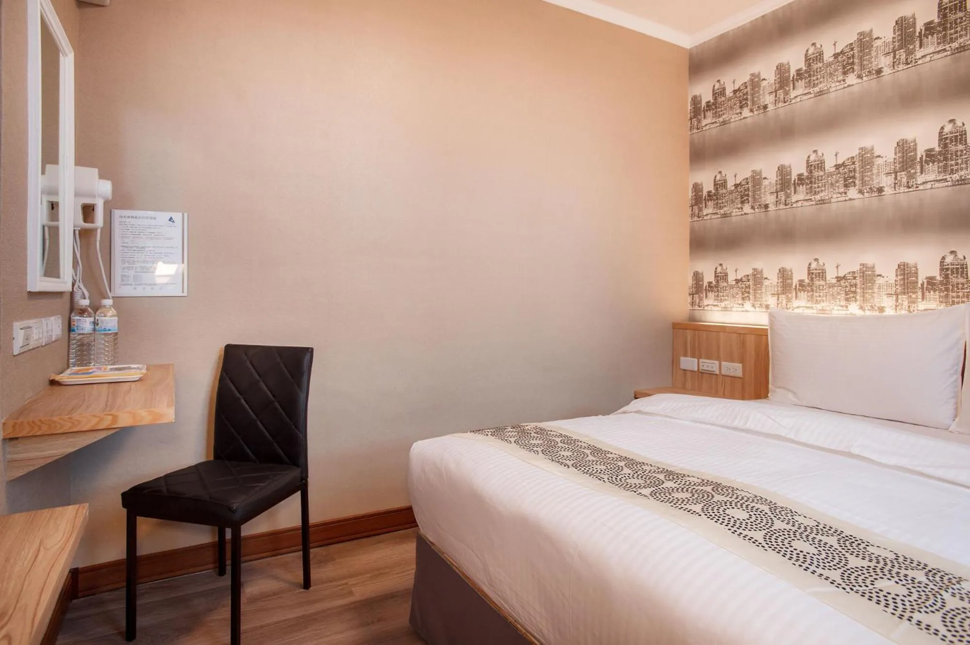 Photo of the whole room, Bed in Shan Shui Hostel