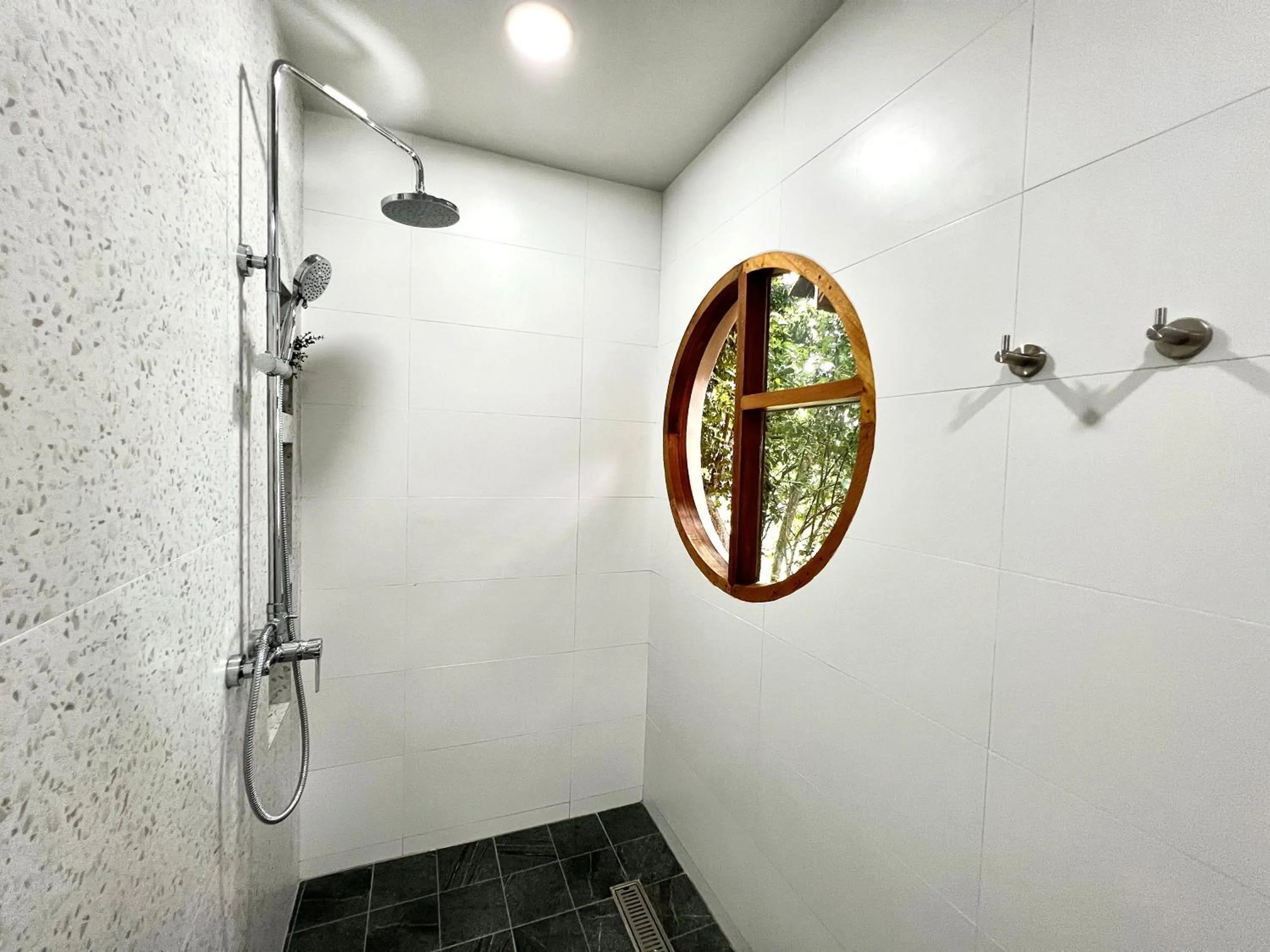 Shower in Baan Talay Resort & Yoga