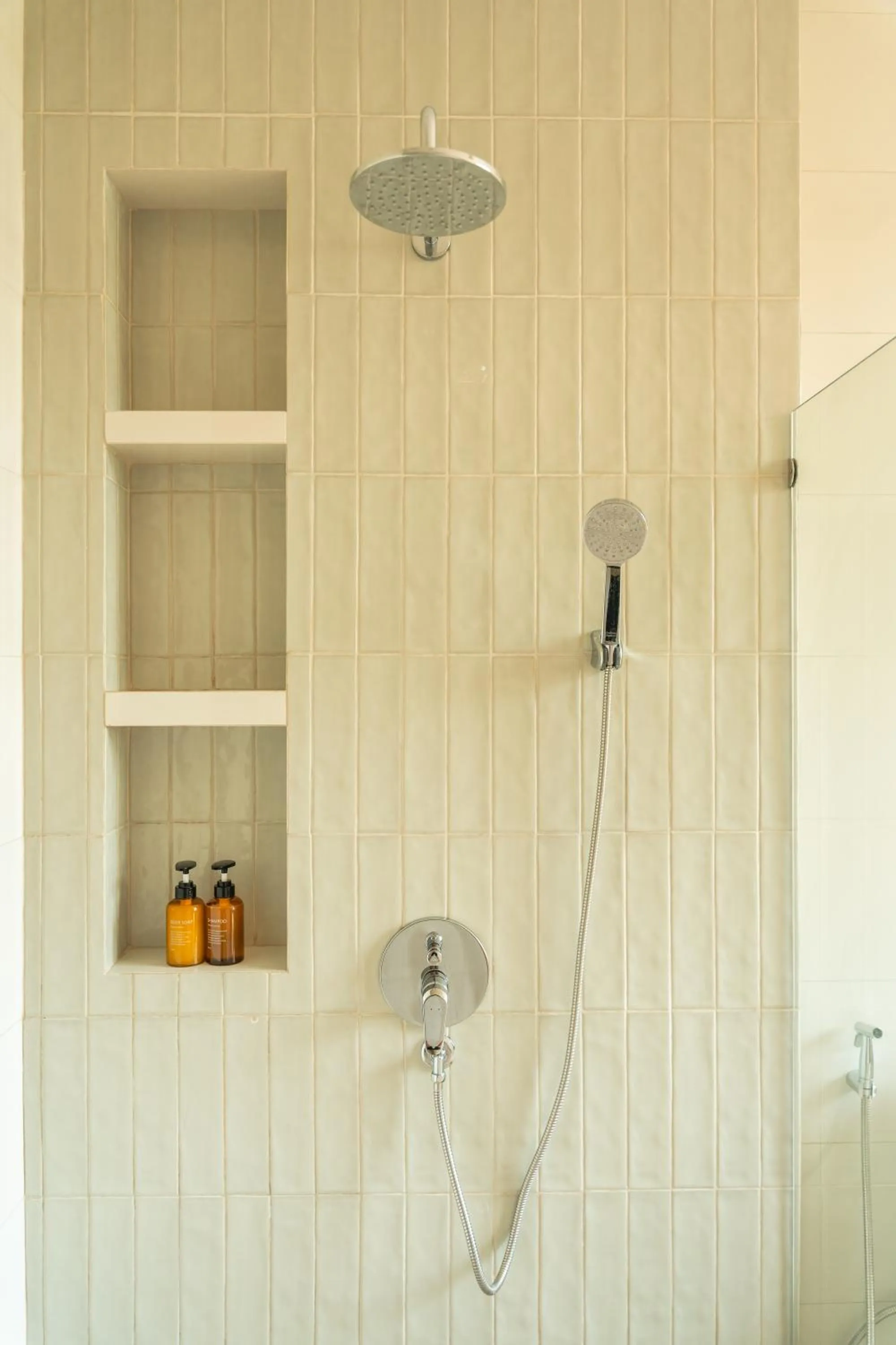 Shower in Baan Talay Resort & Yoga