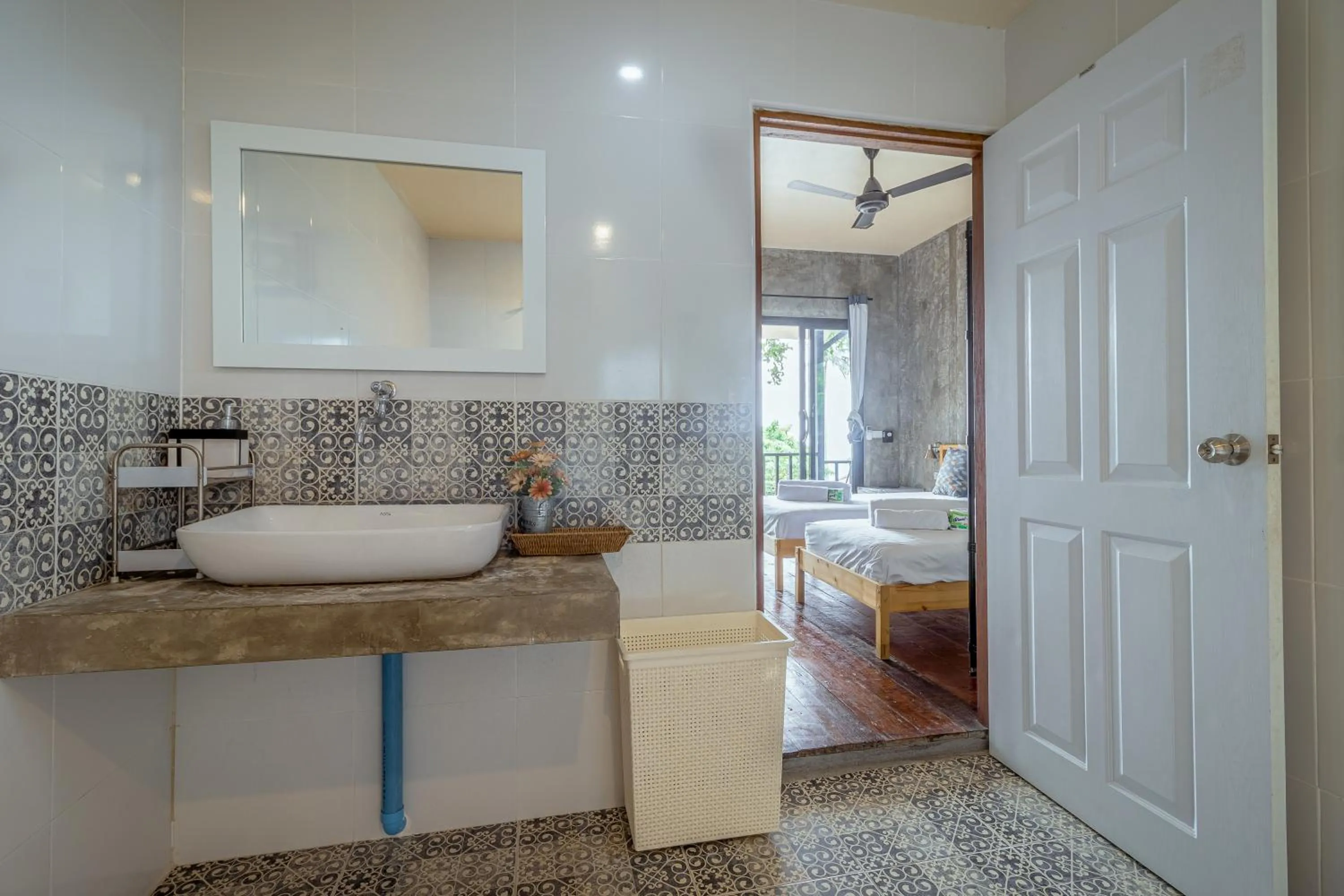 New Heaven Dive School and Resort