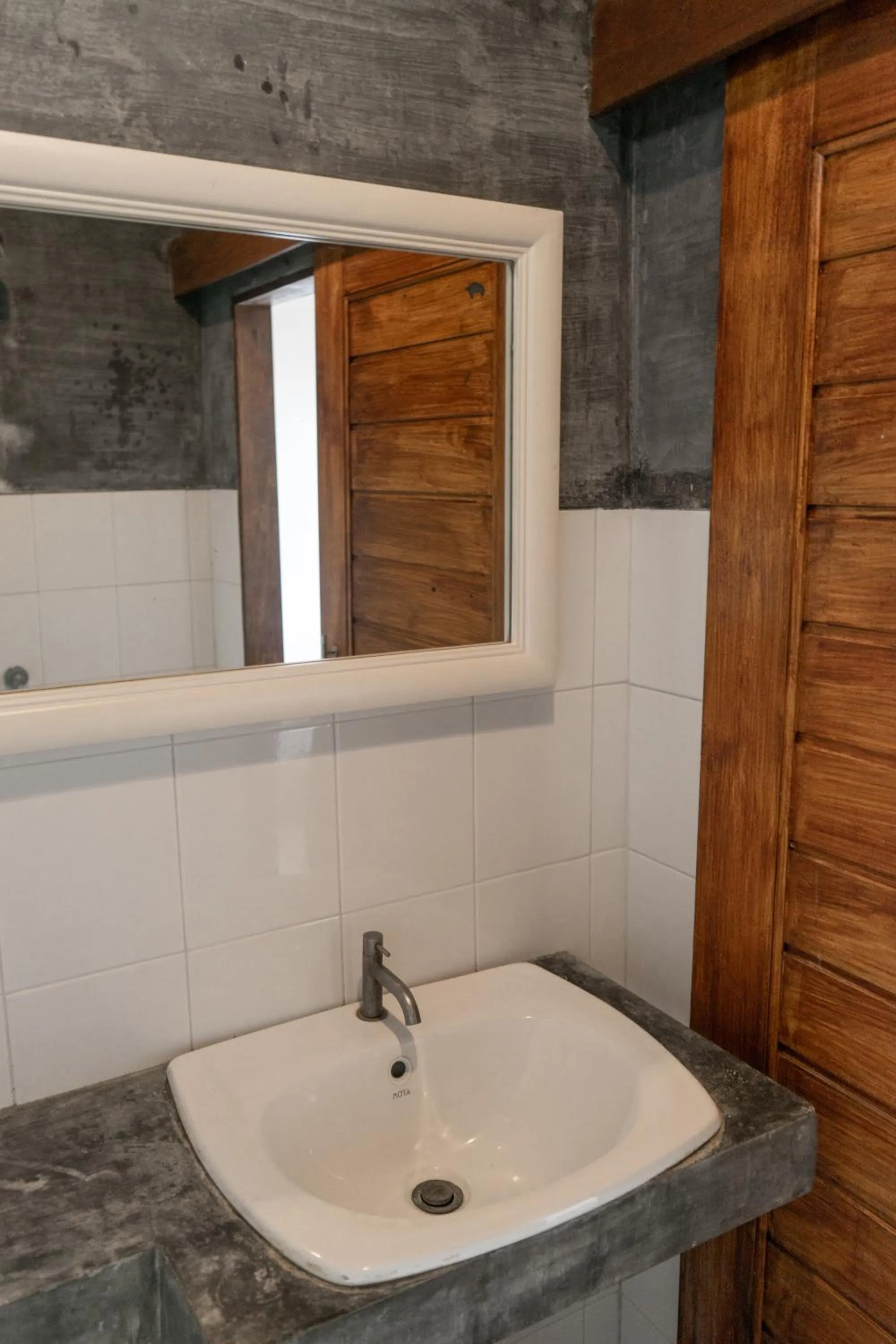 New Heaven Dive School and Resort