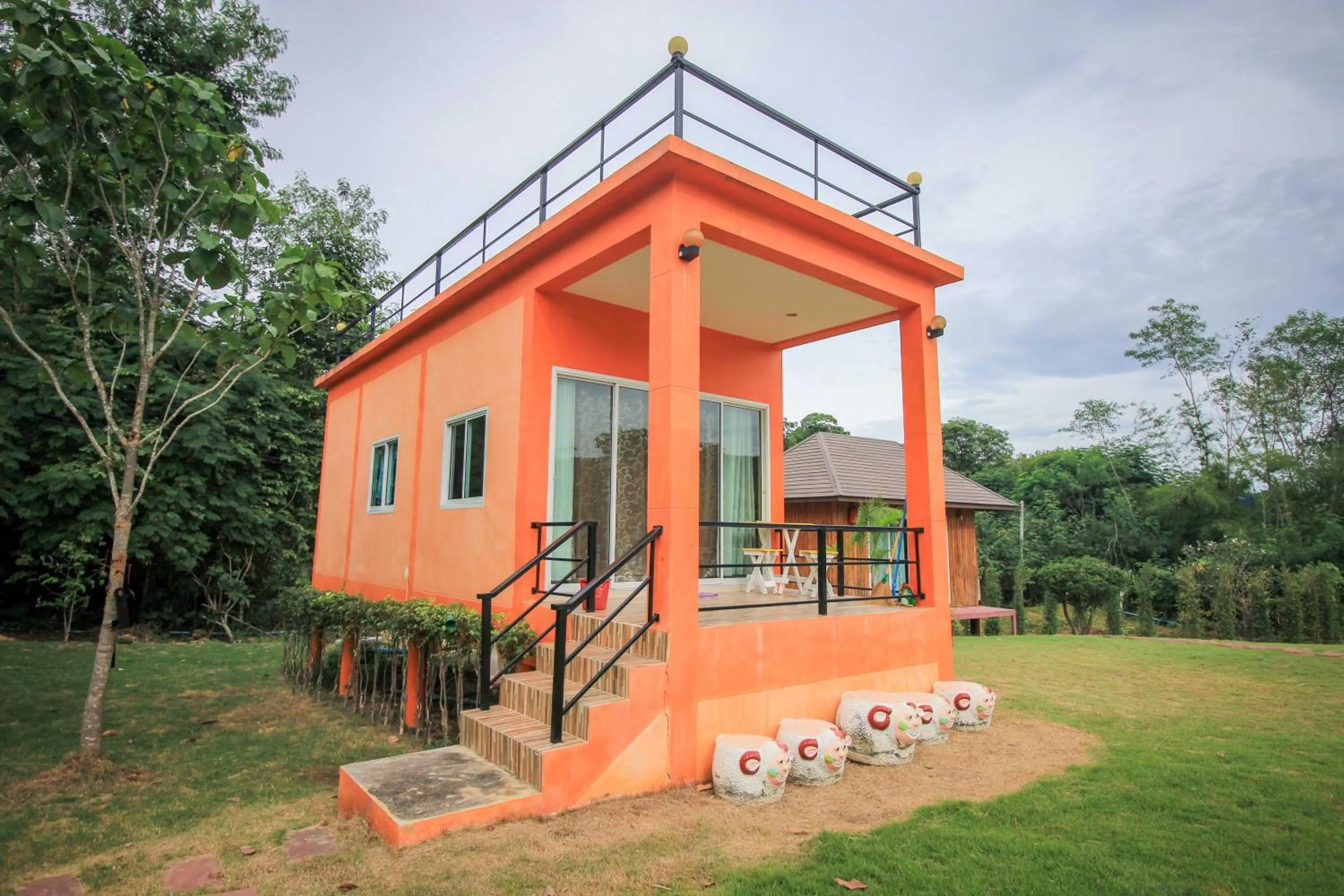 Facade/entrance in Tanihill Resort