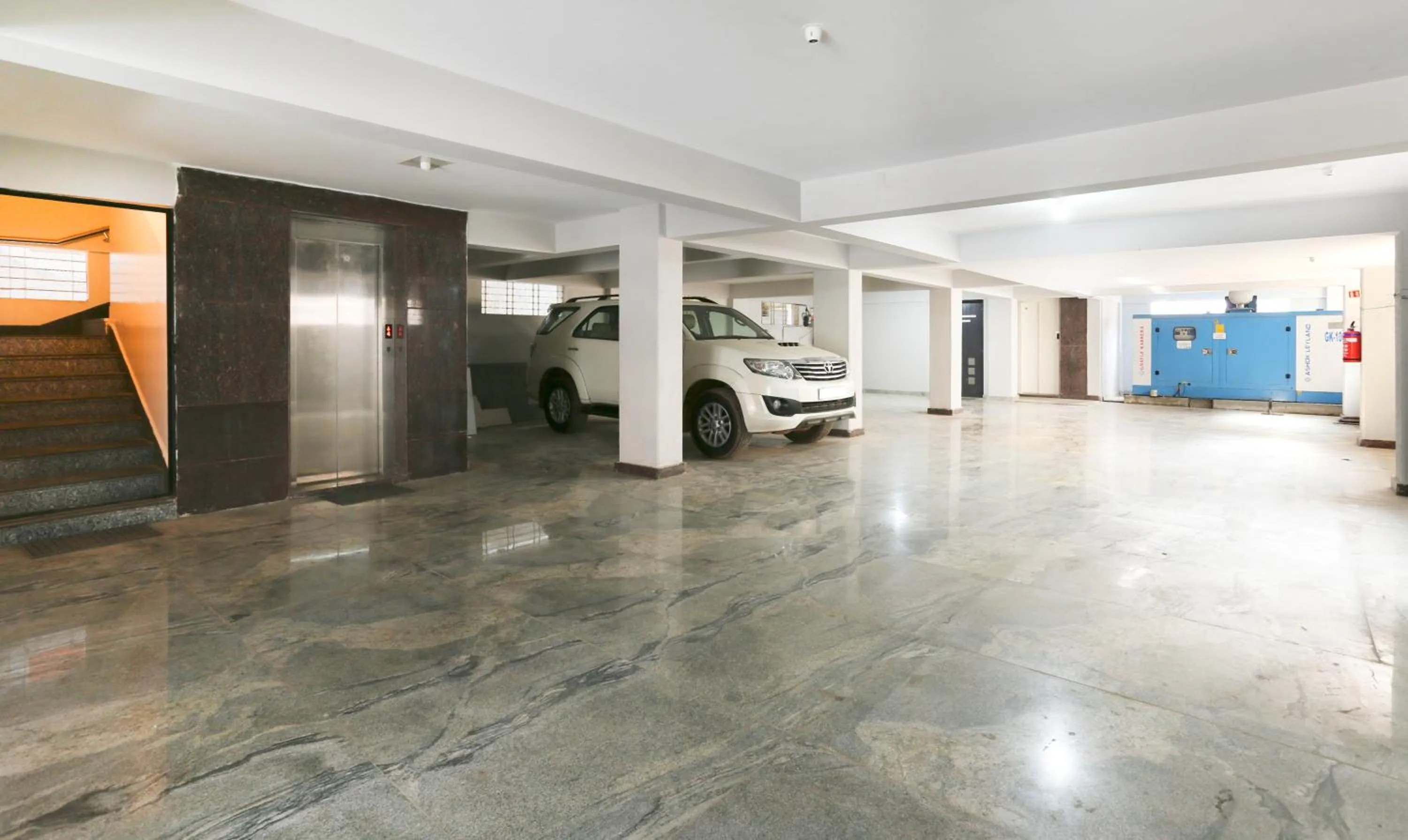 Parking in Hotel Habitat Comforts