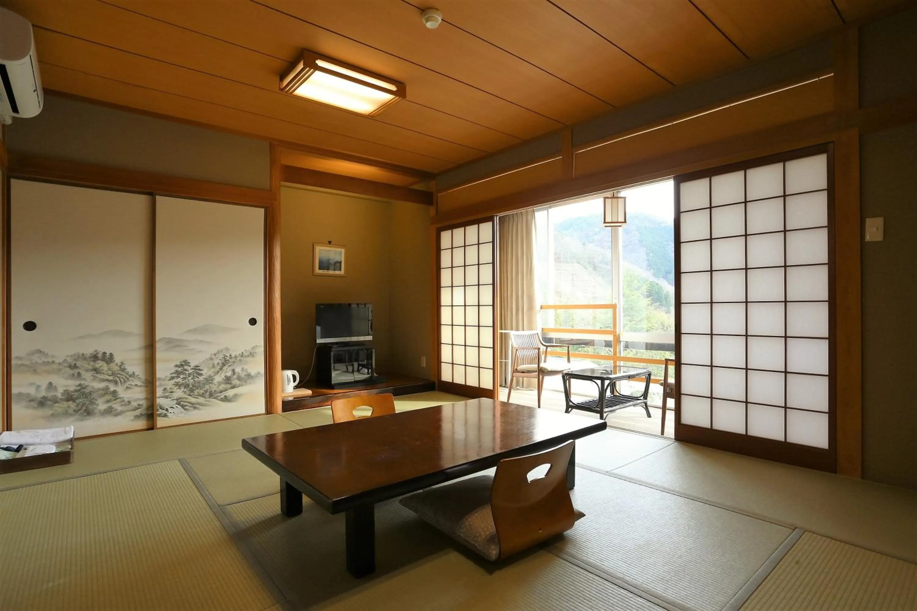 Photo of the whole room in Okutsu Onsen Komeya Club