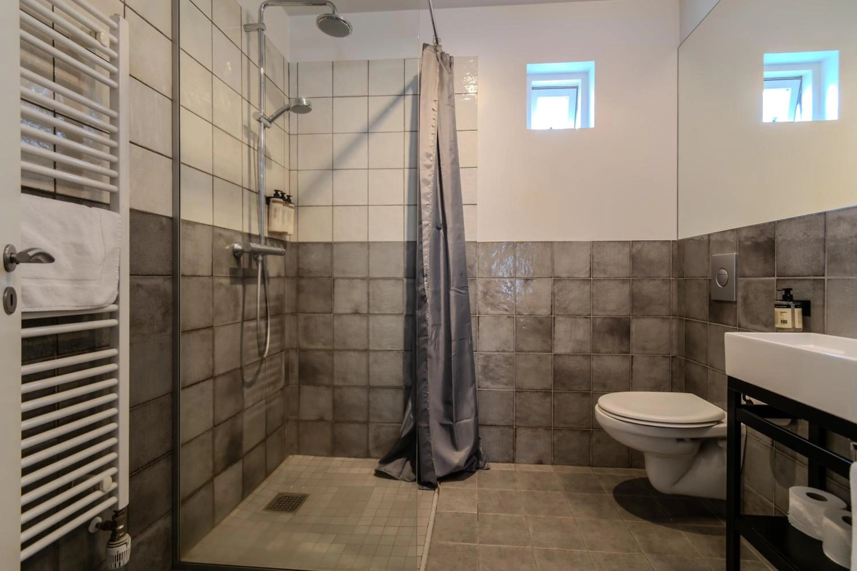 Bathroom in Saga Studios by Heimaleiga