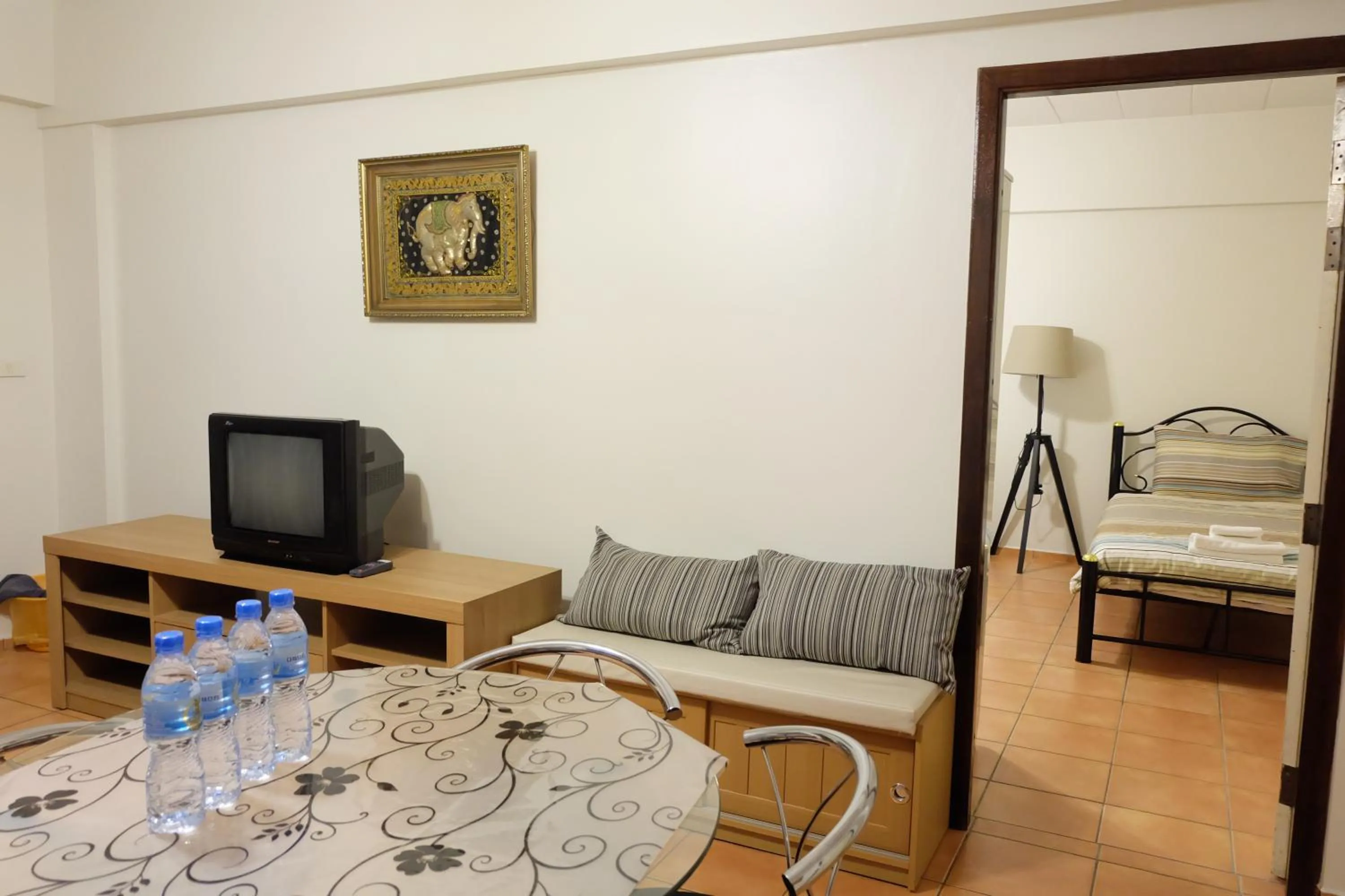 Decorative detail in Lomsabai Apartments