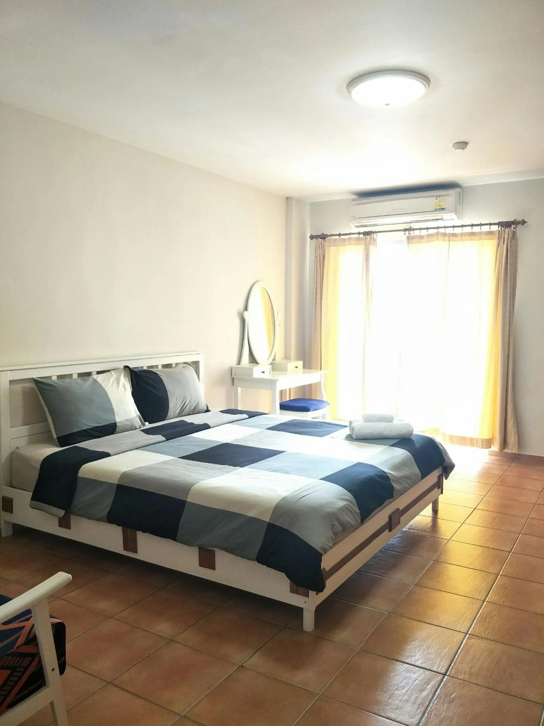 Bed in Lomsabai Apartments