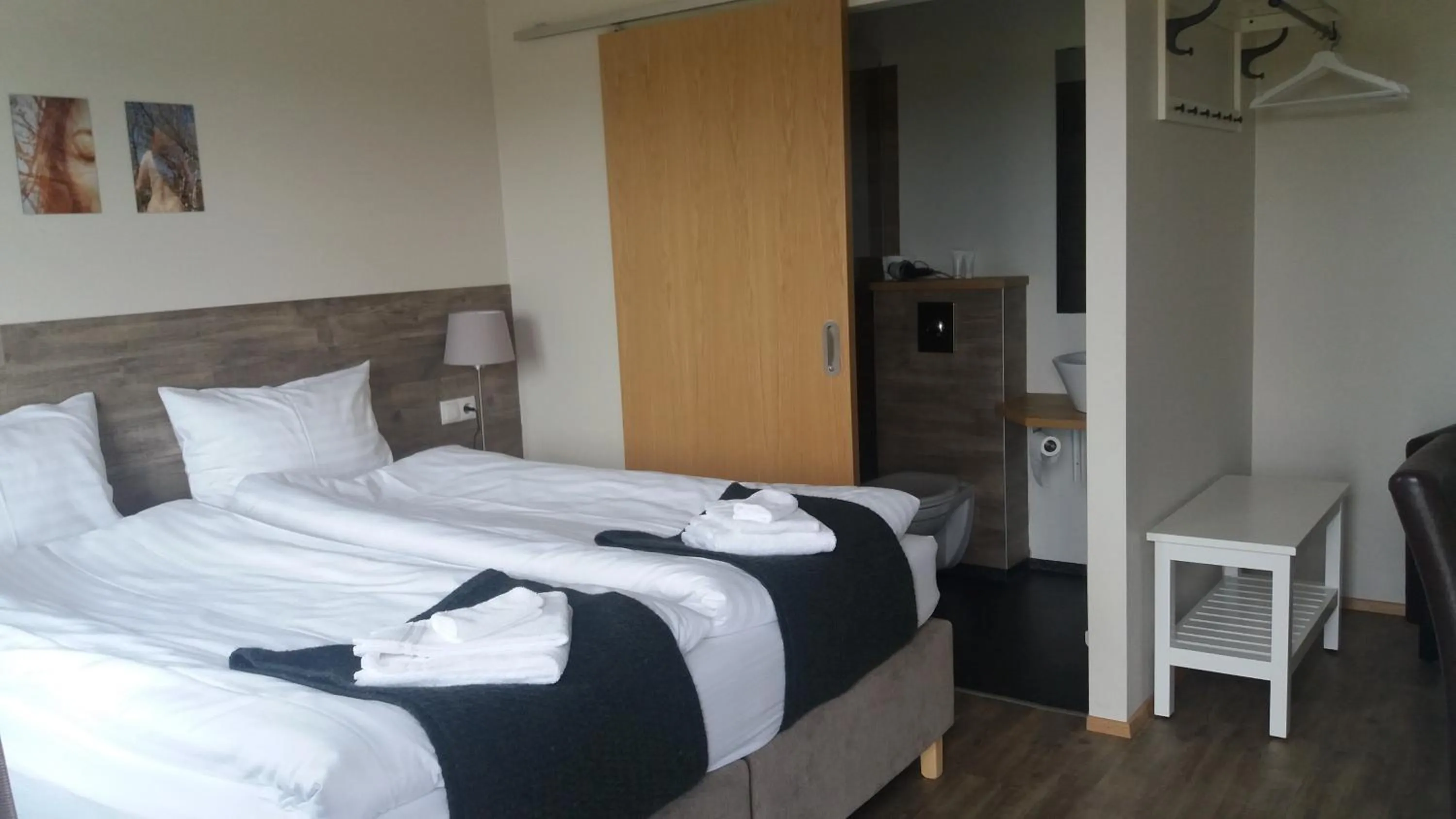 Toilet, Bed in Hotel Vos