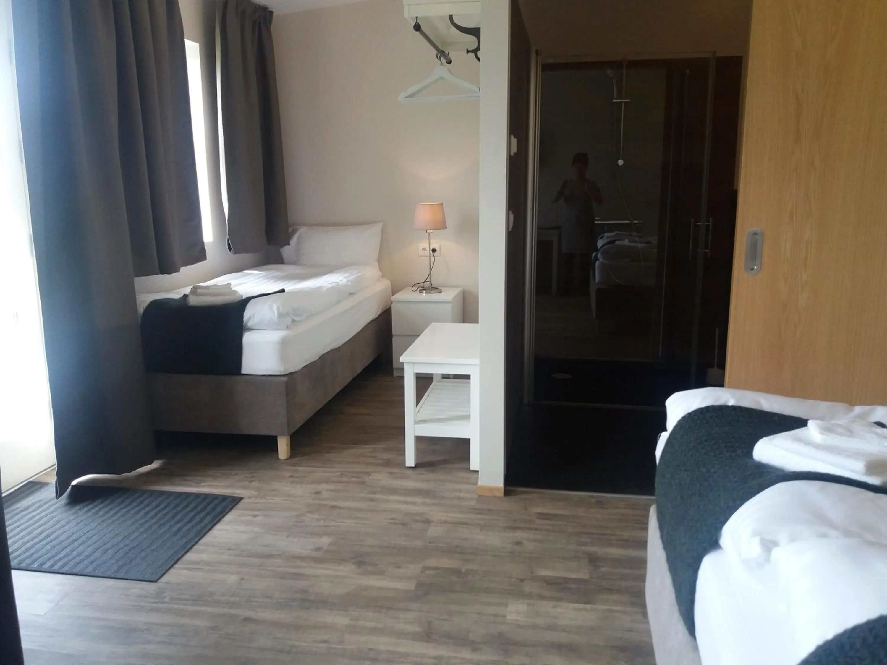 Shower, Bed in Hotel Vos