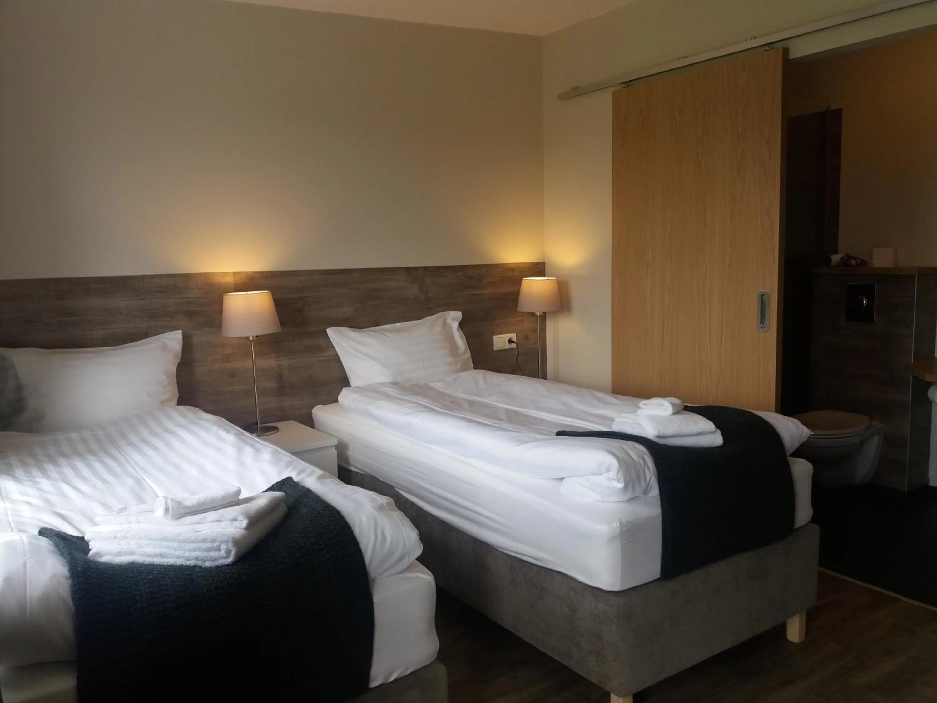 Shower, Bed in Hotel Vos