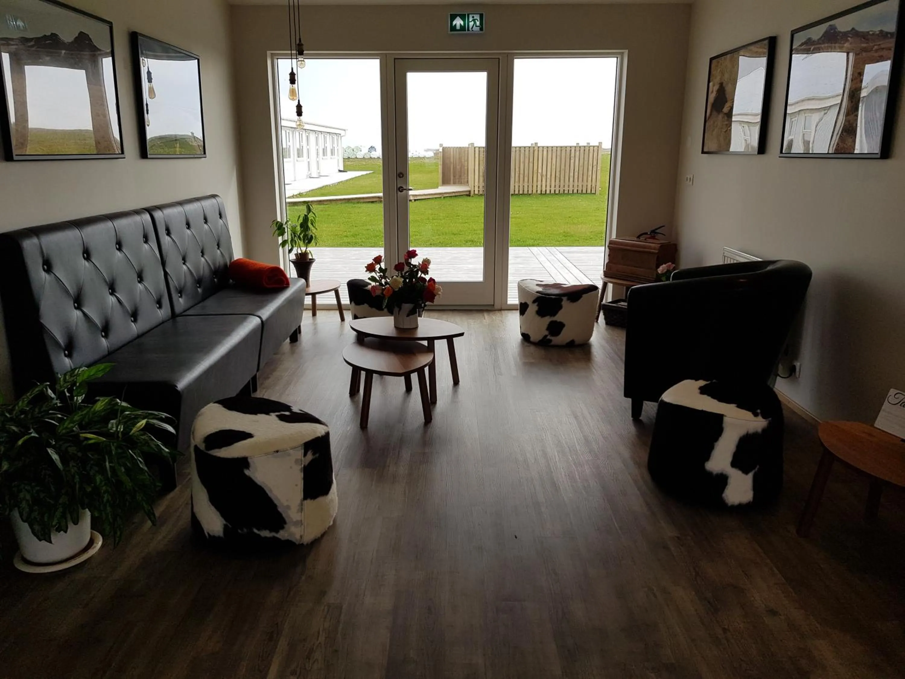 Communal lounge/ TV room in Hotel Vos