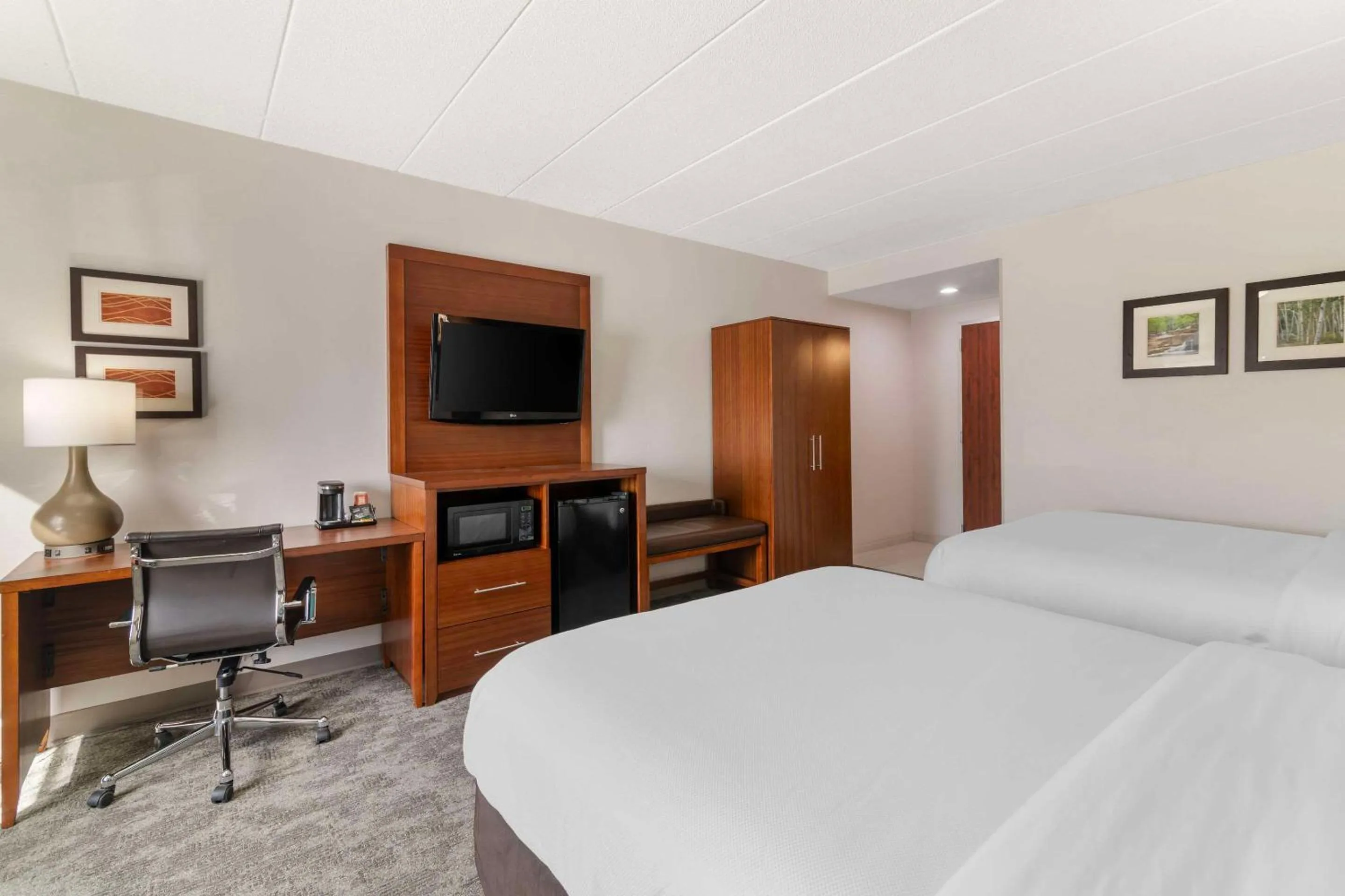 Bedroom, Bed in Comfort Inn Manchester Airport