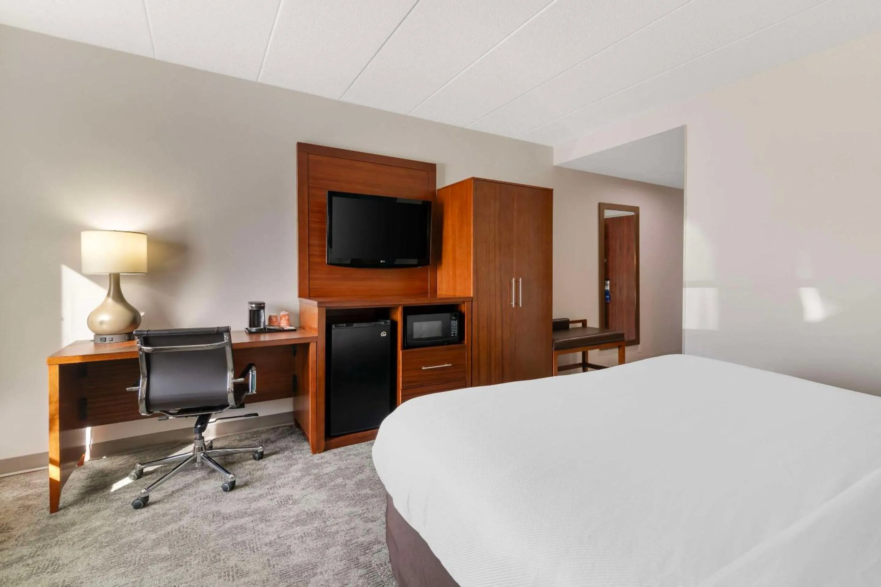 Bedroom, Bed in Comfort Inn Manchester Airport