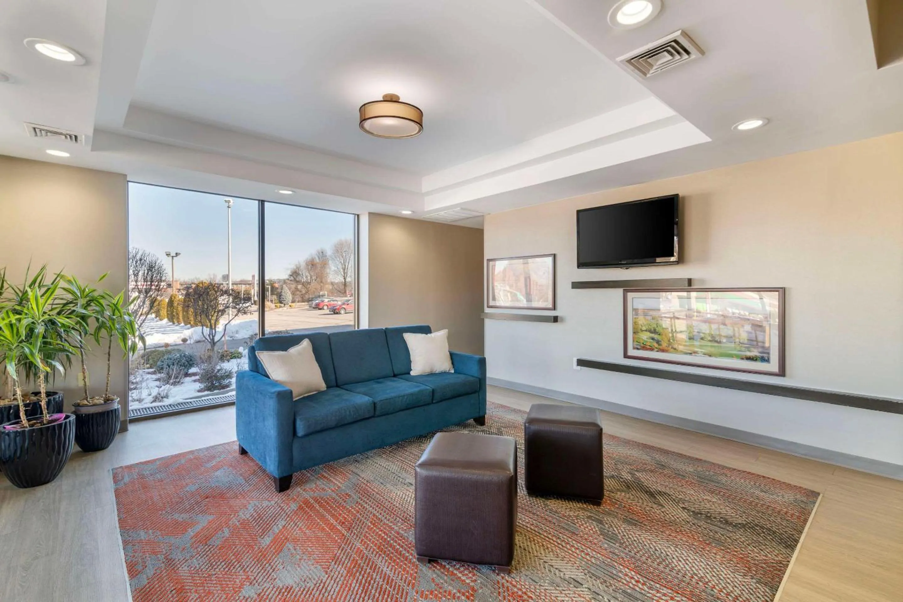 Lobby or reception in Comfort Inn Manchester Airport