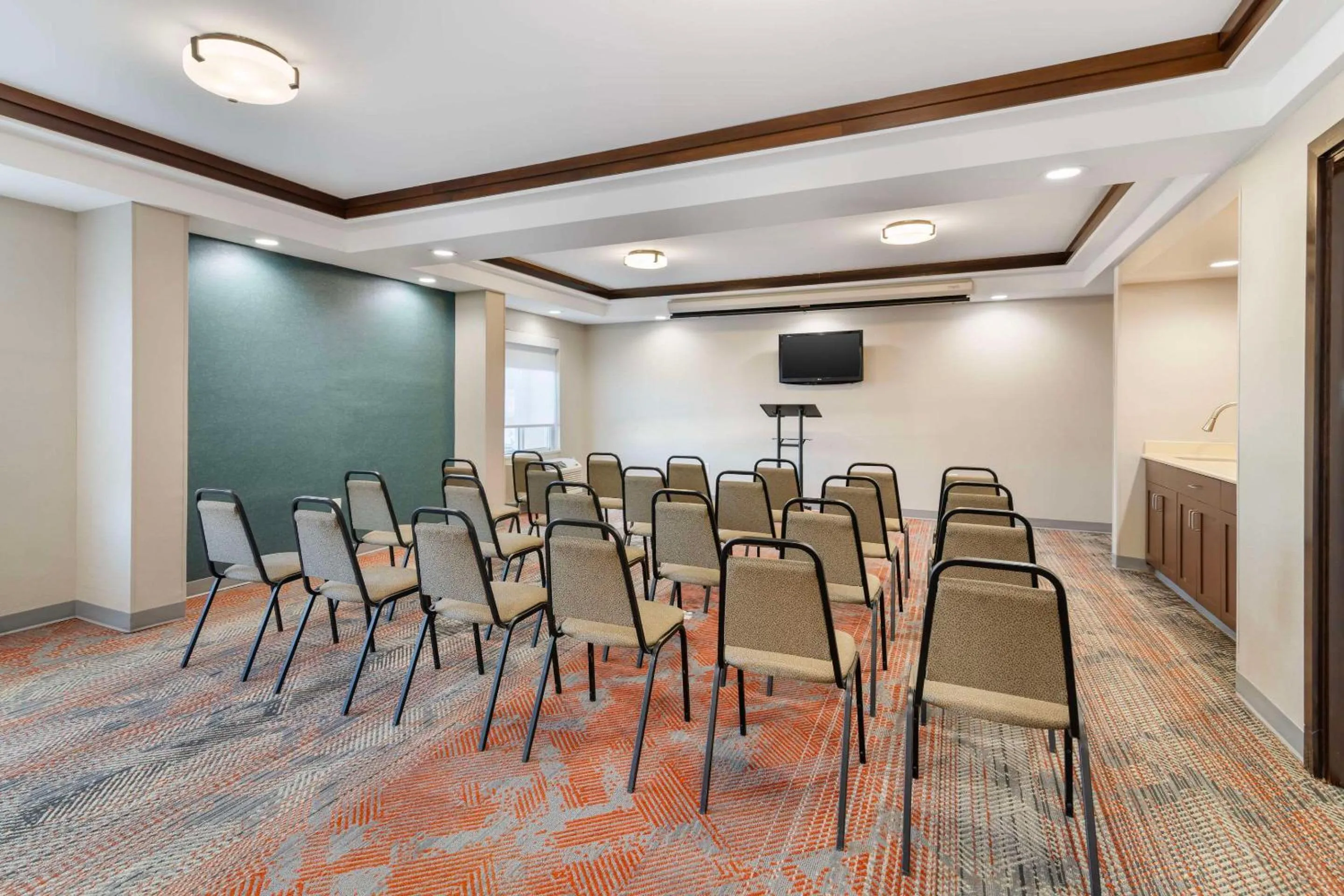 Meeting/conference room in Comfort Inn Manchester Airport