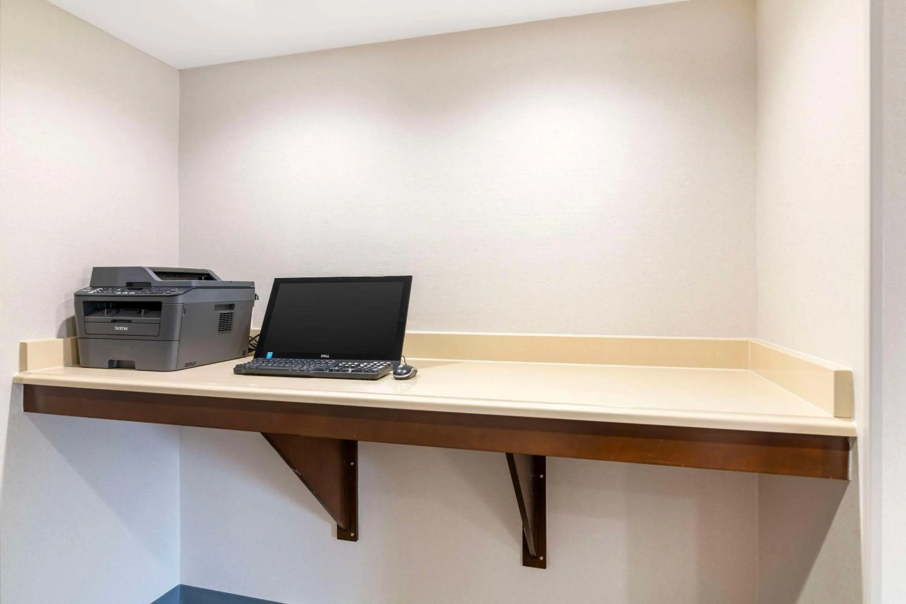 Business facilities in Comfort Inn Manchester Airport
