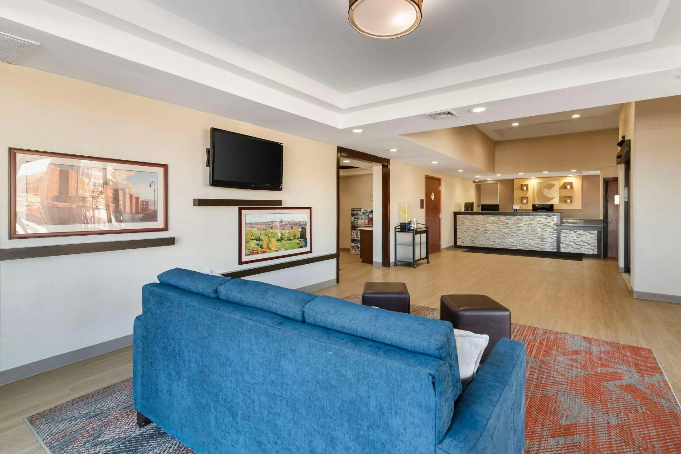 Lobby or reception in Comfort Inn Manchester Airport