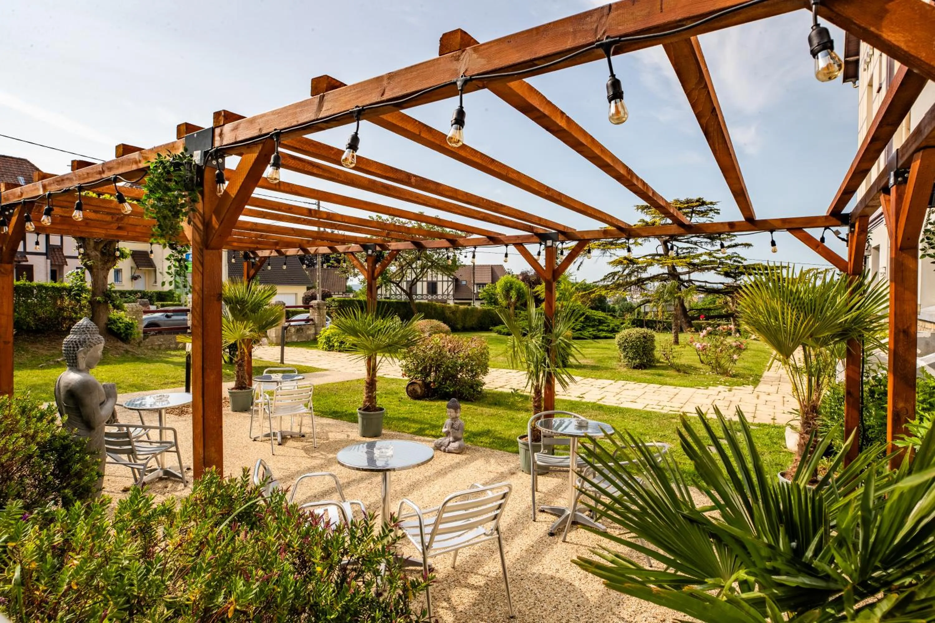 Garden in Sure Hotel by Best Western Port Jérome - Le Havre