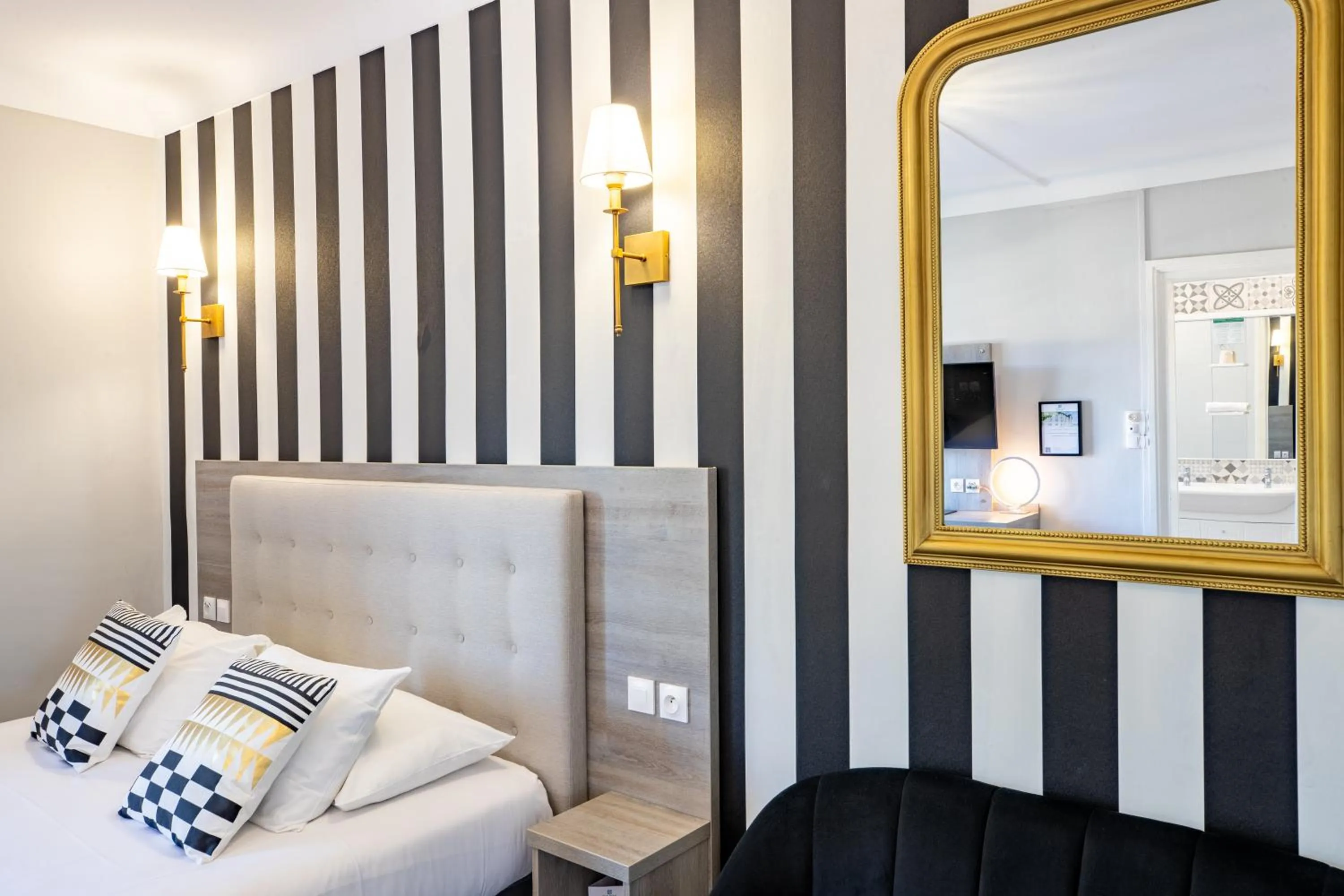 Photo of the whole room, Bed in Sure Hotel by Best Western Port Jérome - Le Havre