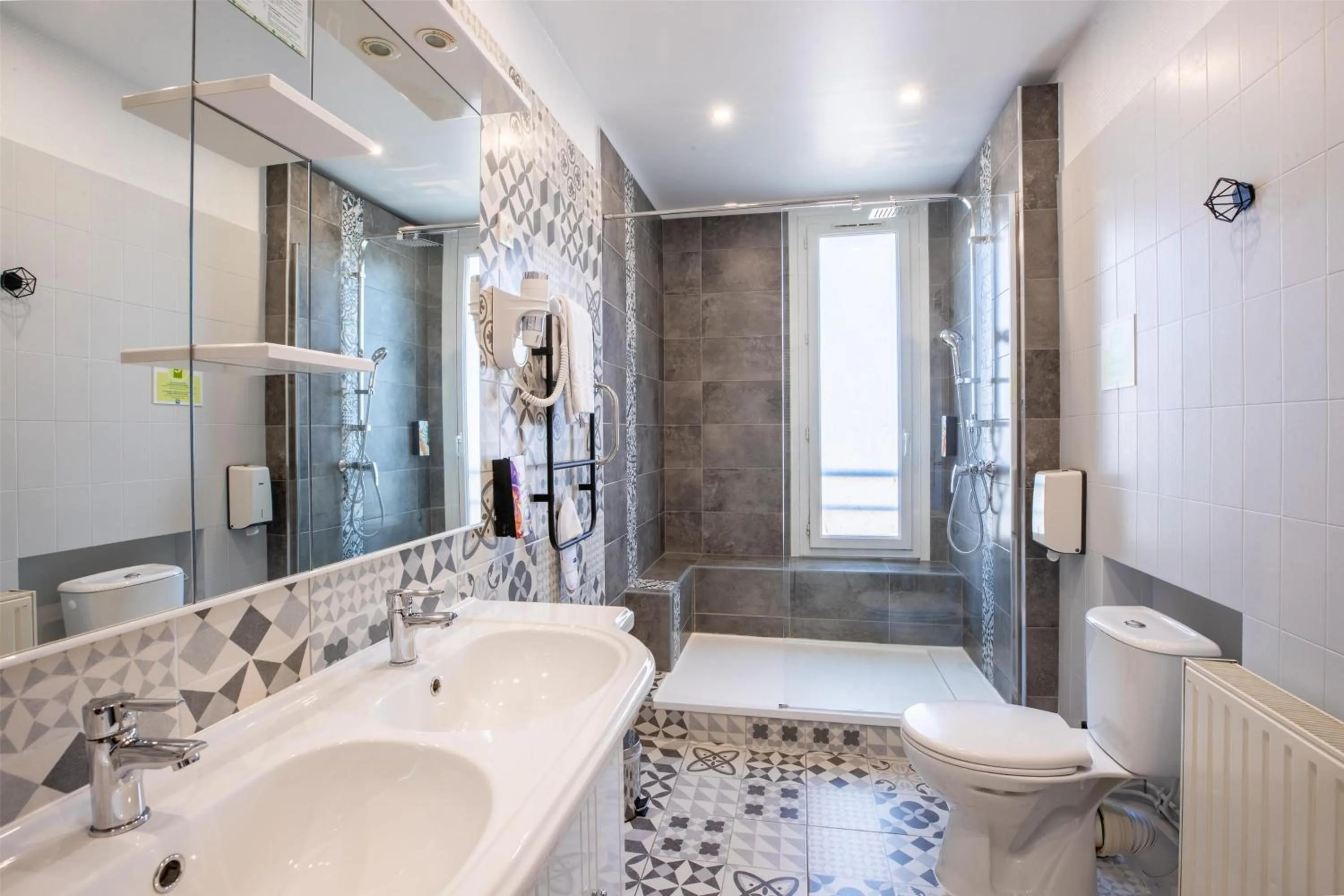 Bathroom in Sure Hotel by Best Western Port Jérome - Le Havre