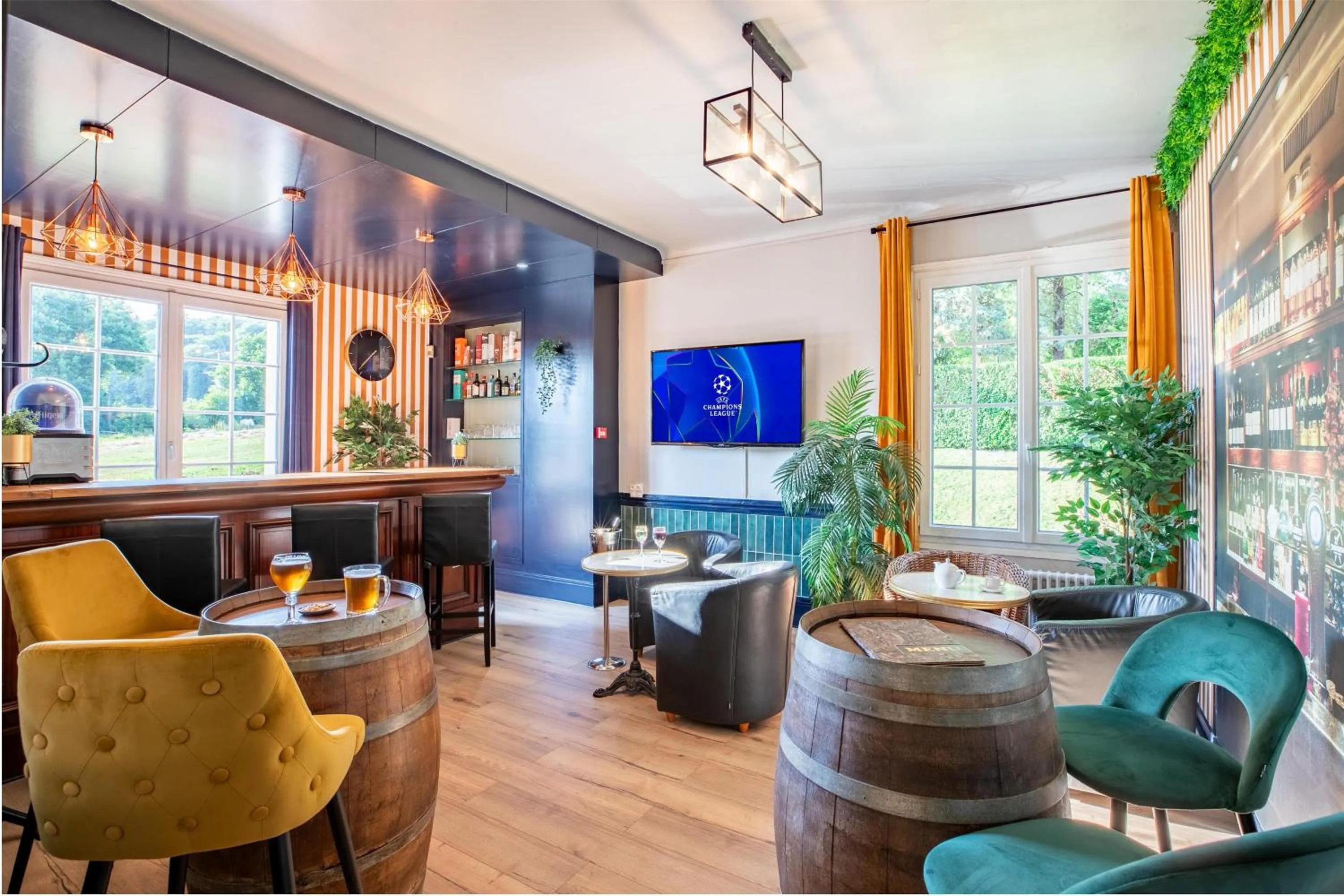 Lounge or bar in Sure Hotel by Best Western Port Jérome - Le Havre