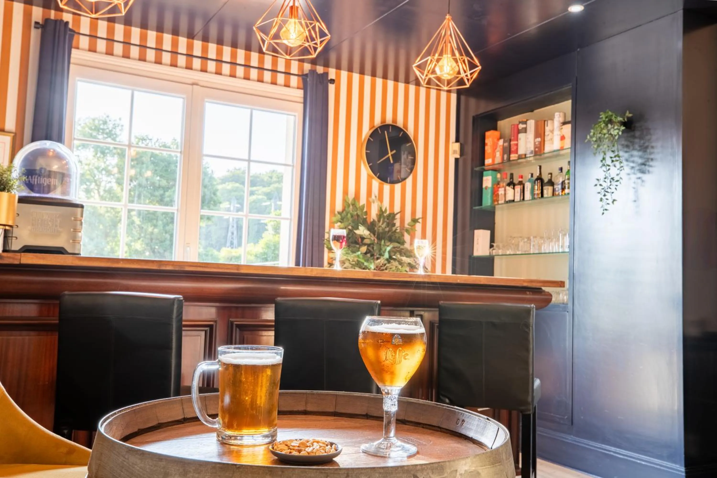 Lounge or bar in Sure Hotel by Best Western Port Jérome - Le Havre