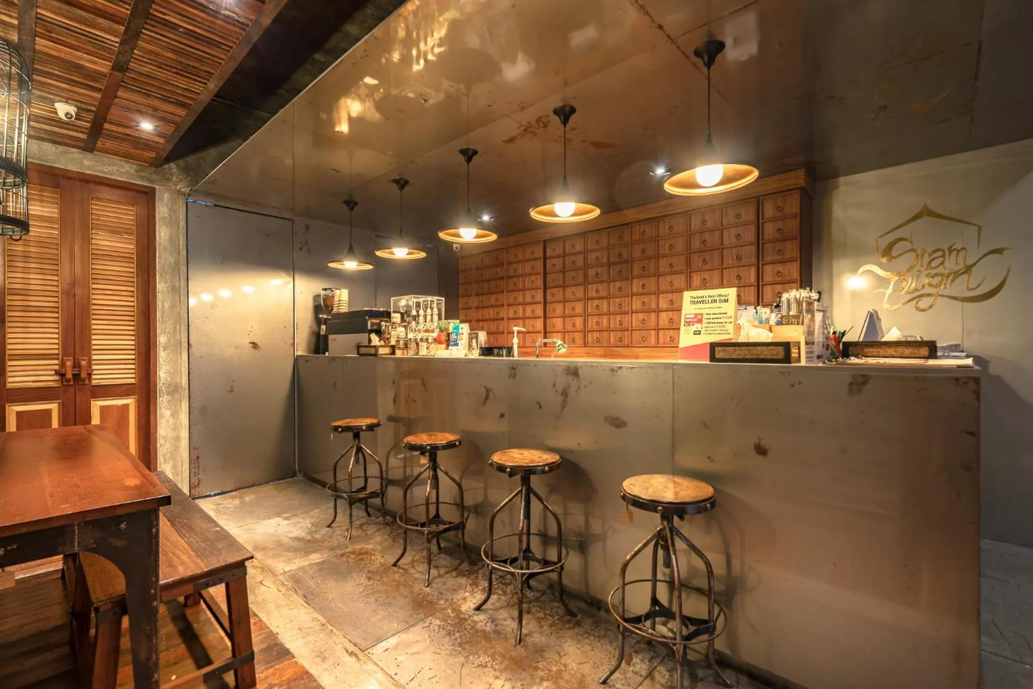 Restaurant/places to eat in Siam Plug In Hostel