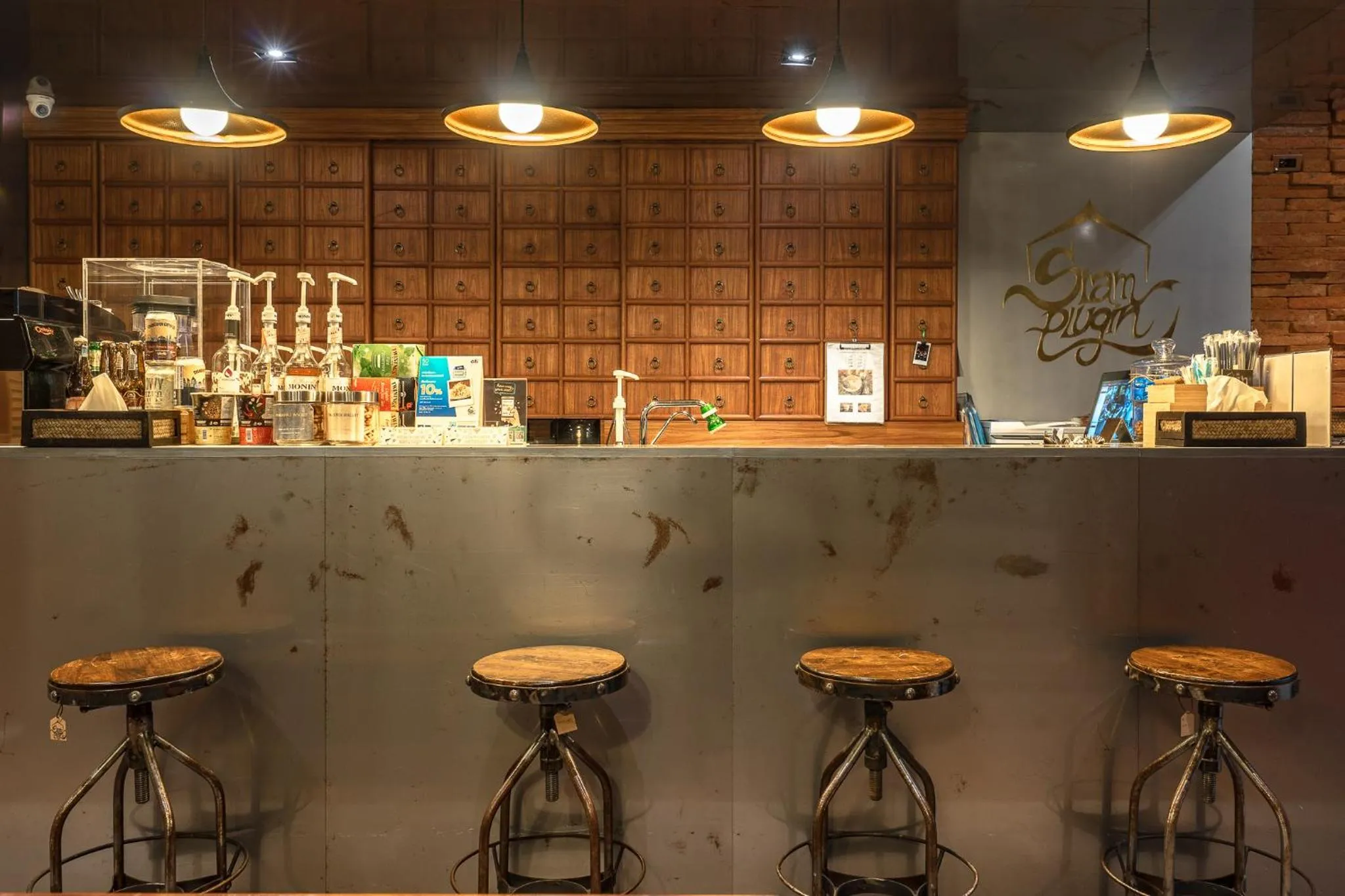 Restaurant/places to eat in Siam Plug In Hostel