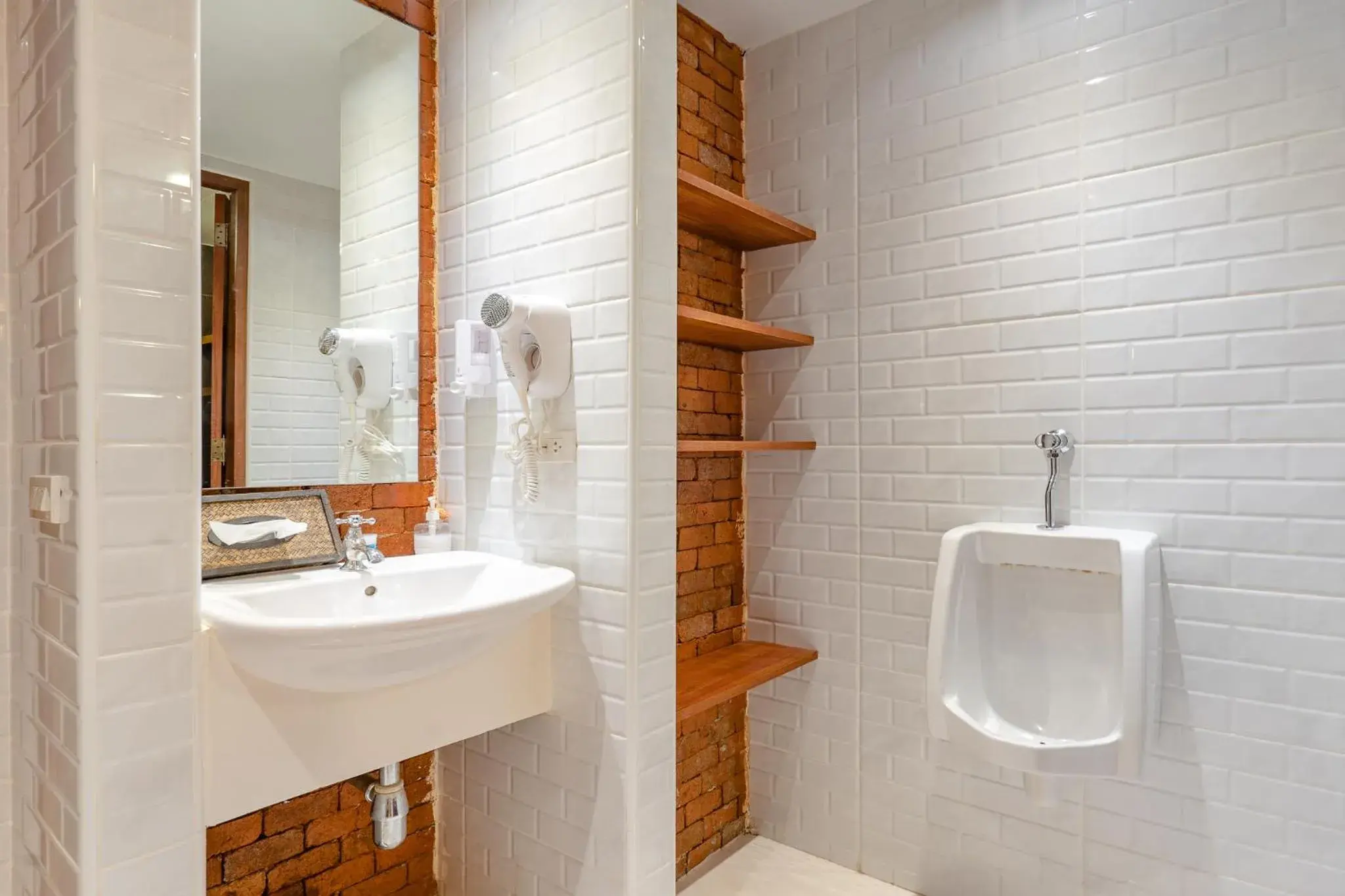 Double Bed in Mixed Dormitory Room in Siam Plug In Hostel Double Bed in Mixed Dormitory Room in Siam Plug In Hostel