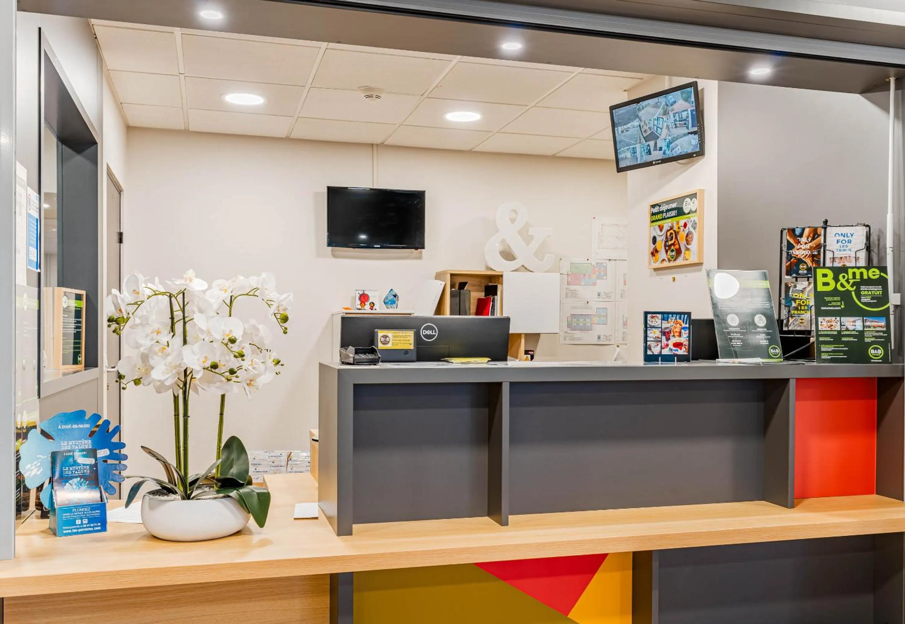 Lobby or reception in B&B HOTEL Poitiers 3 Futuroscope