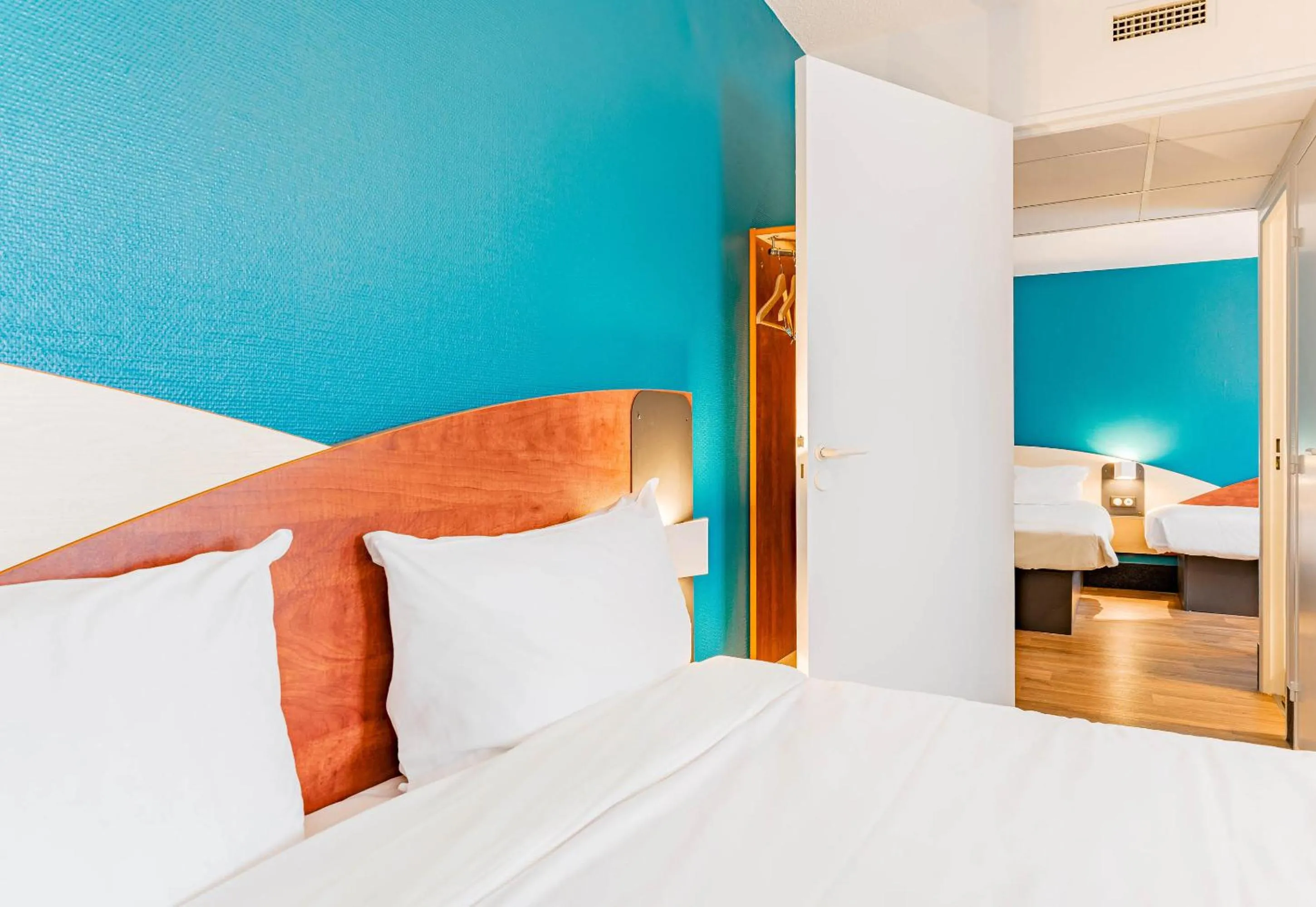 Bedroom, Bed in B&B HOTEL Poitiers 3 Futuroscope