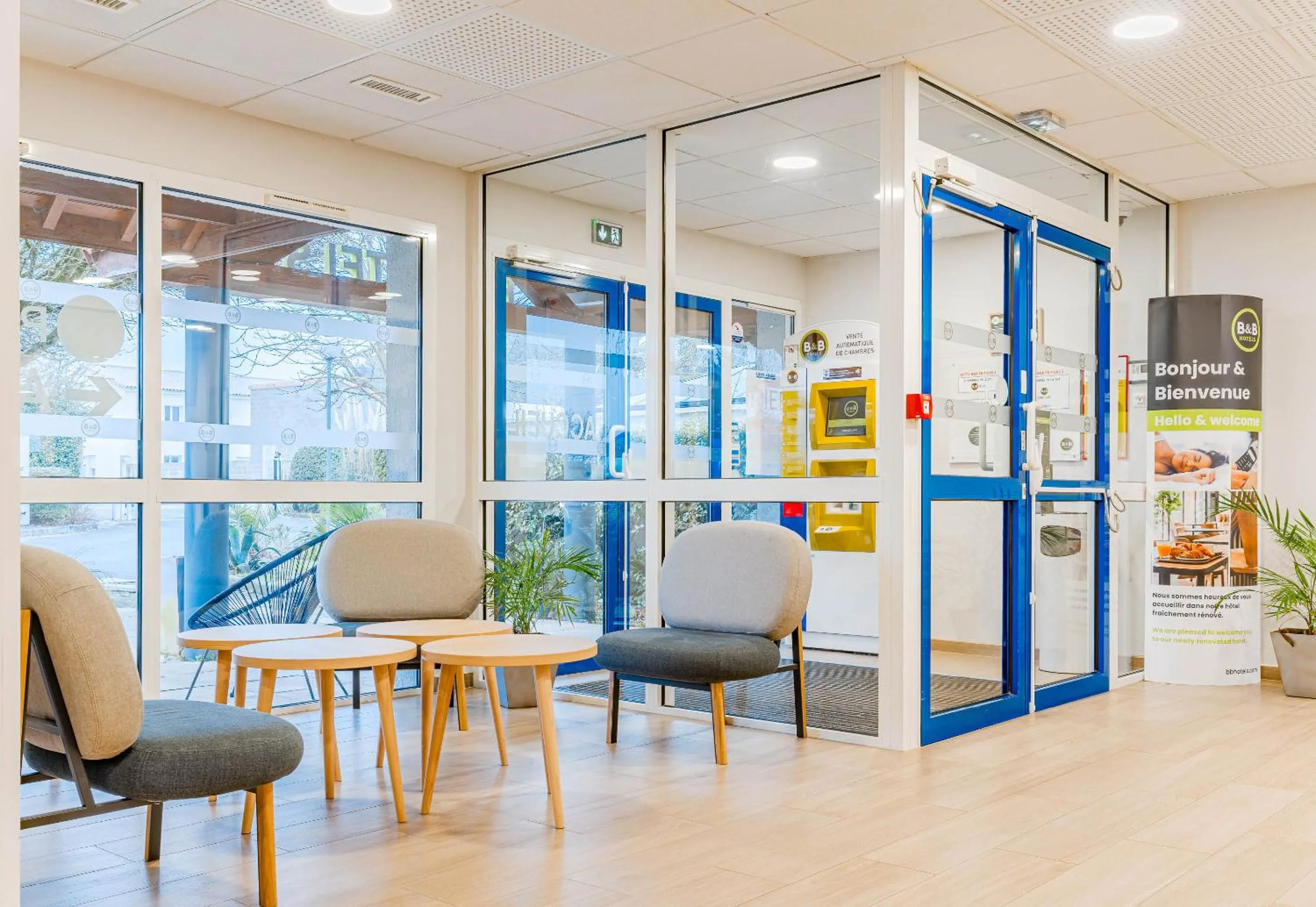 Lobby or reception in B&B HOTEL Poitiers 3 Futuroscope