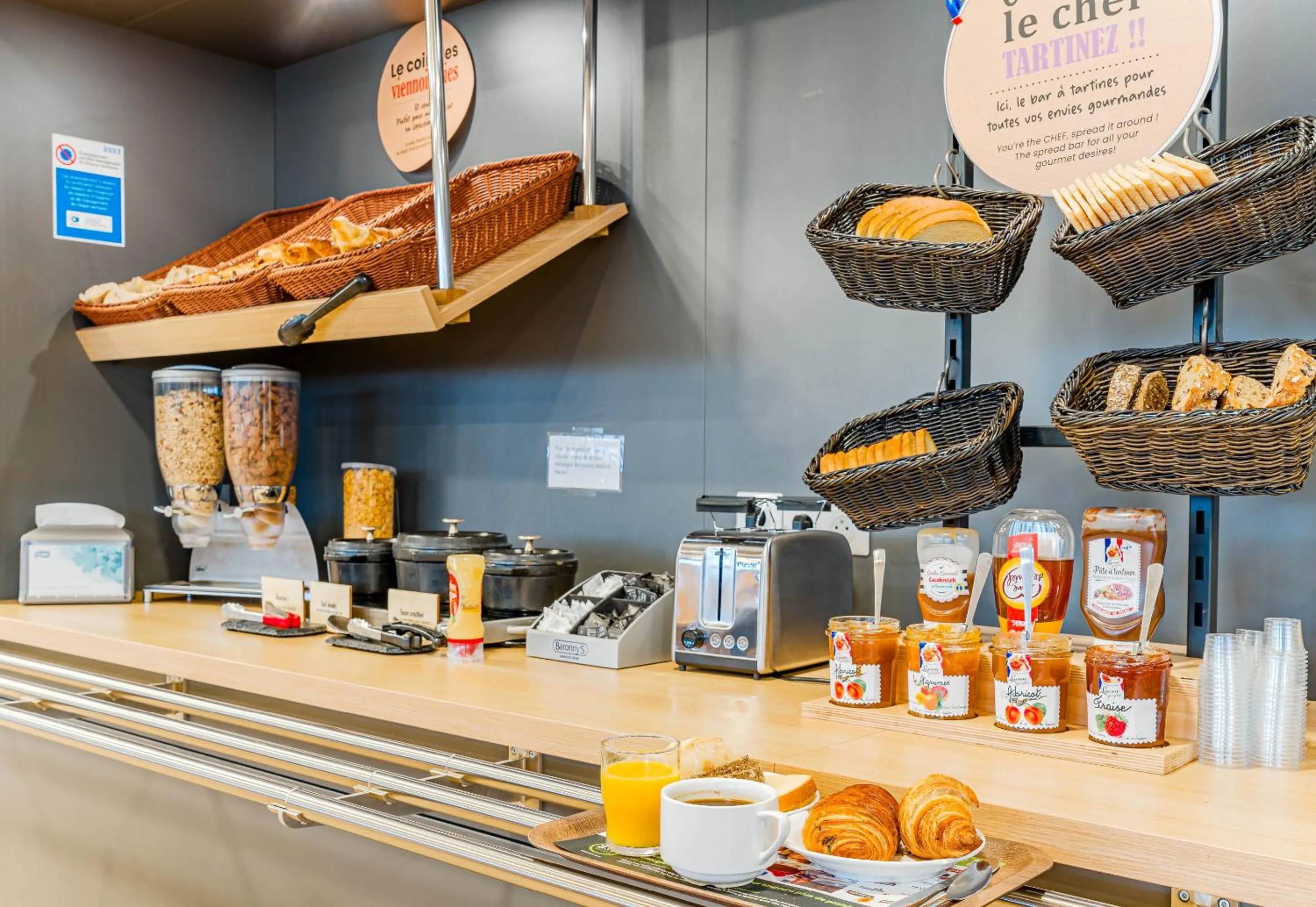 Breakfast in B&B HOTEL Poitiers 3 Futuroscope