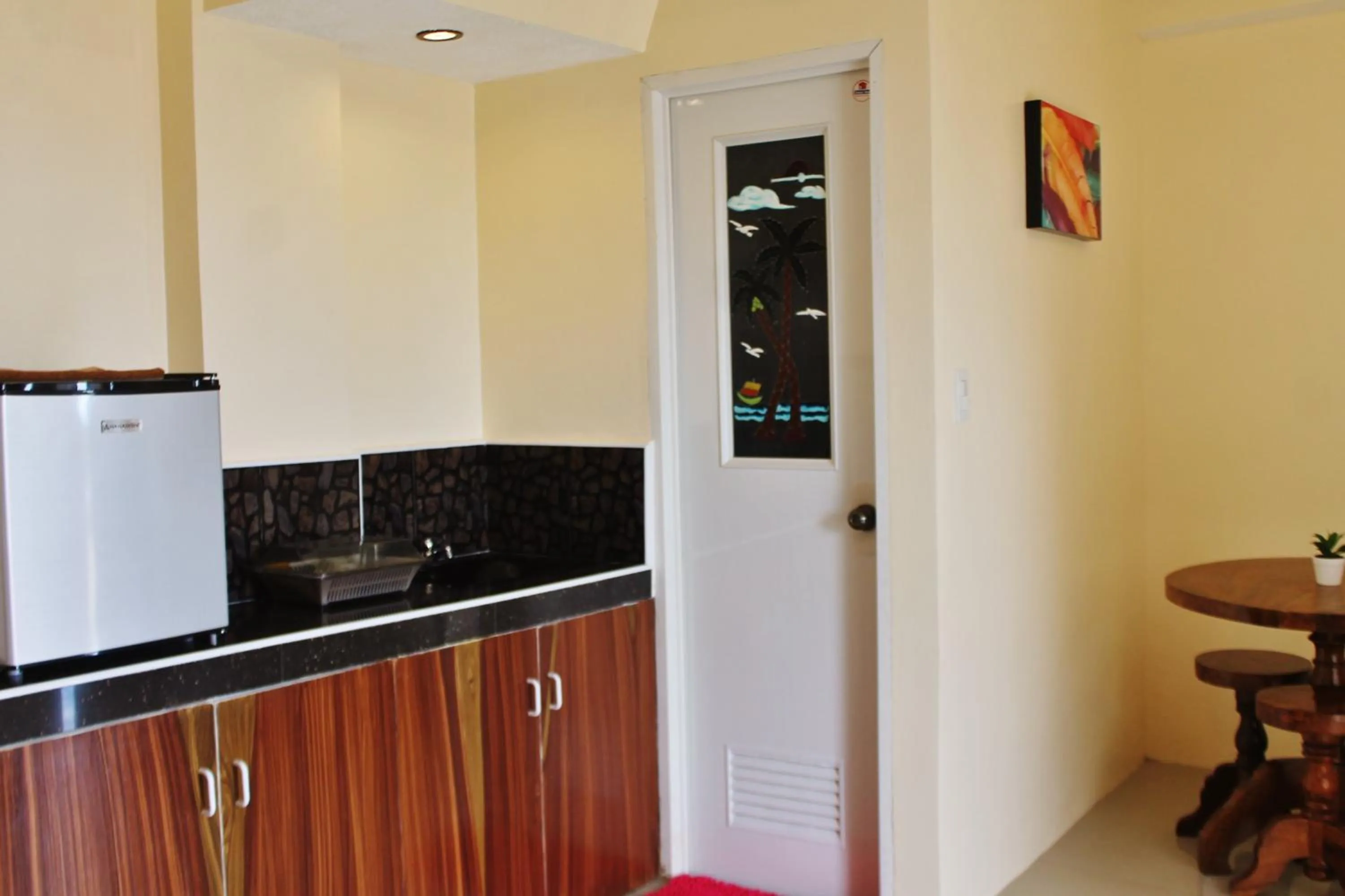 Kitchen or kitchenette in Vidas Mountain Stay-Bohol