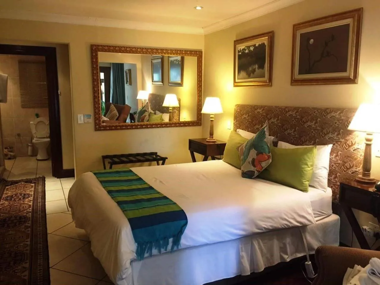 Bathroom, Bed in Elizabeth Manor Guest House