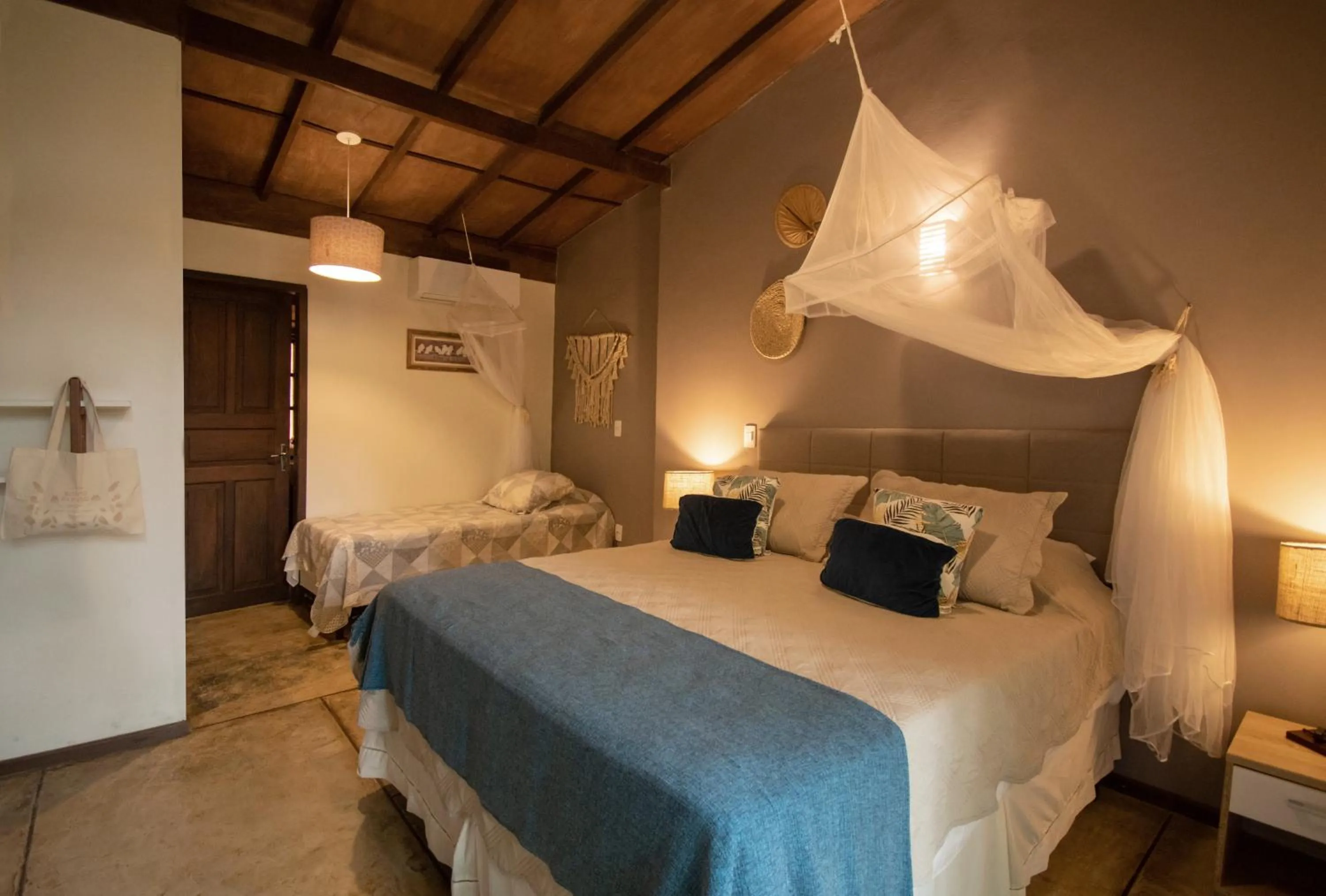 Photo of the whole room, Bed in Bonito Paraiso Ilha Grande