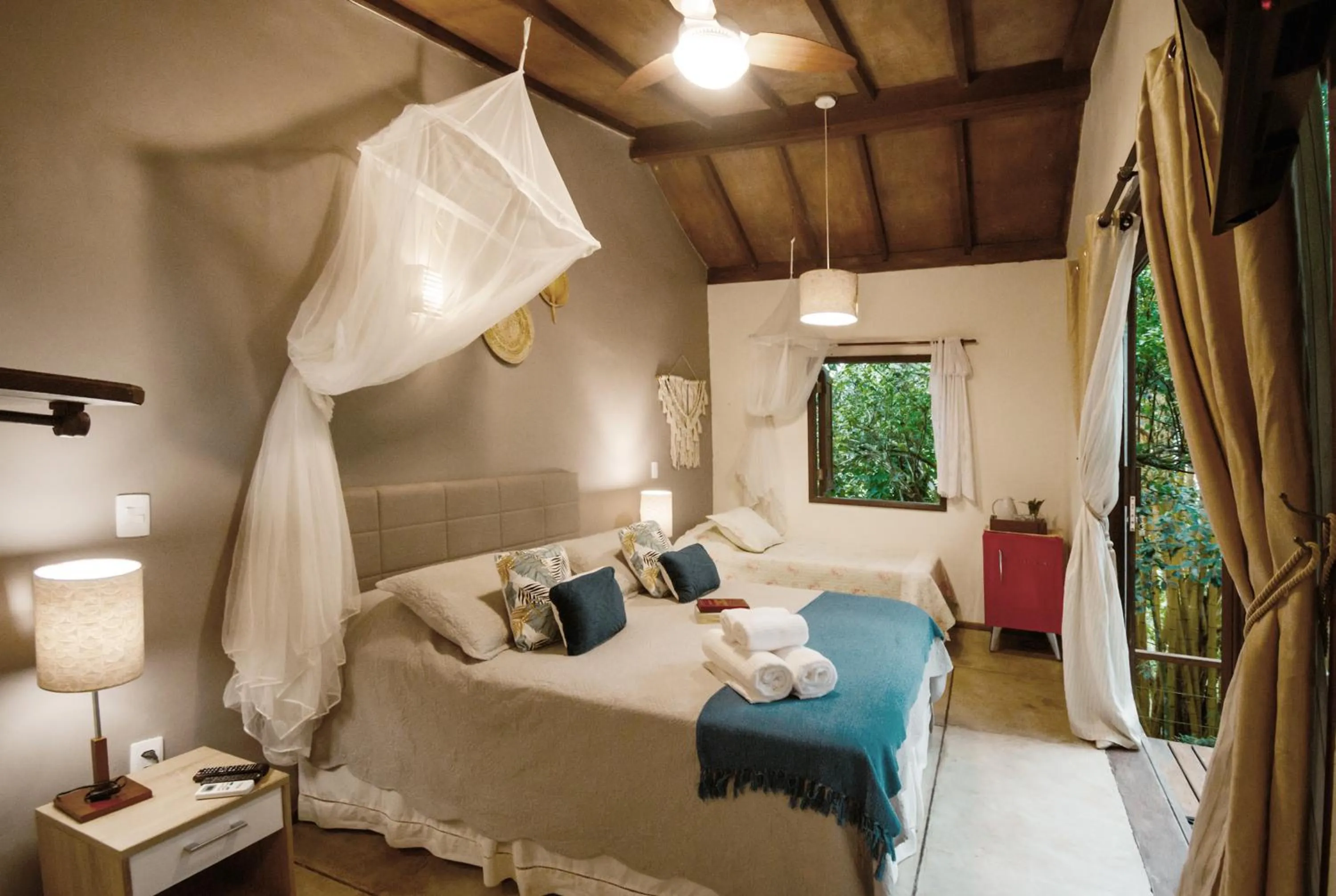 Photo of the whole room, Bed in Bonito Paraiso Ilha Grande