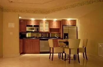 Kitchen or kitchenette in The Fritz Hotel