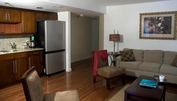 Kitchen or kitchenette in The Fritz Hotel