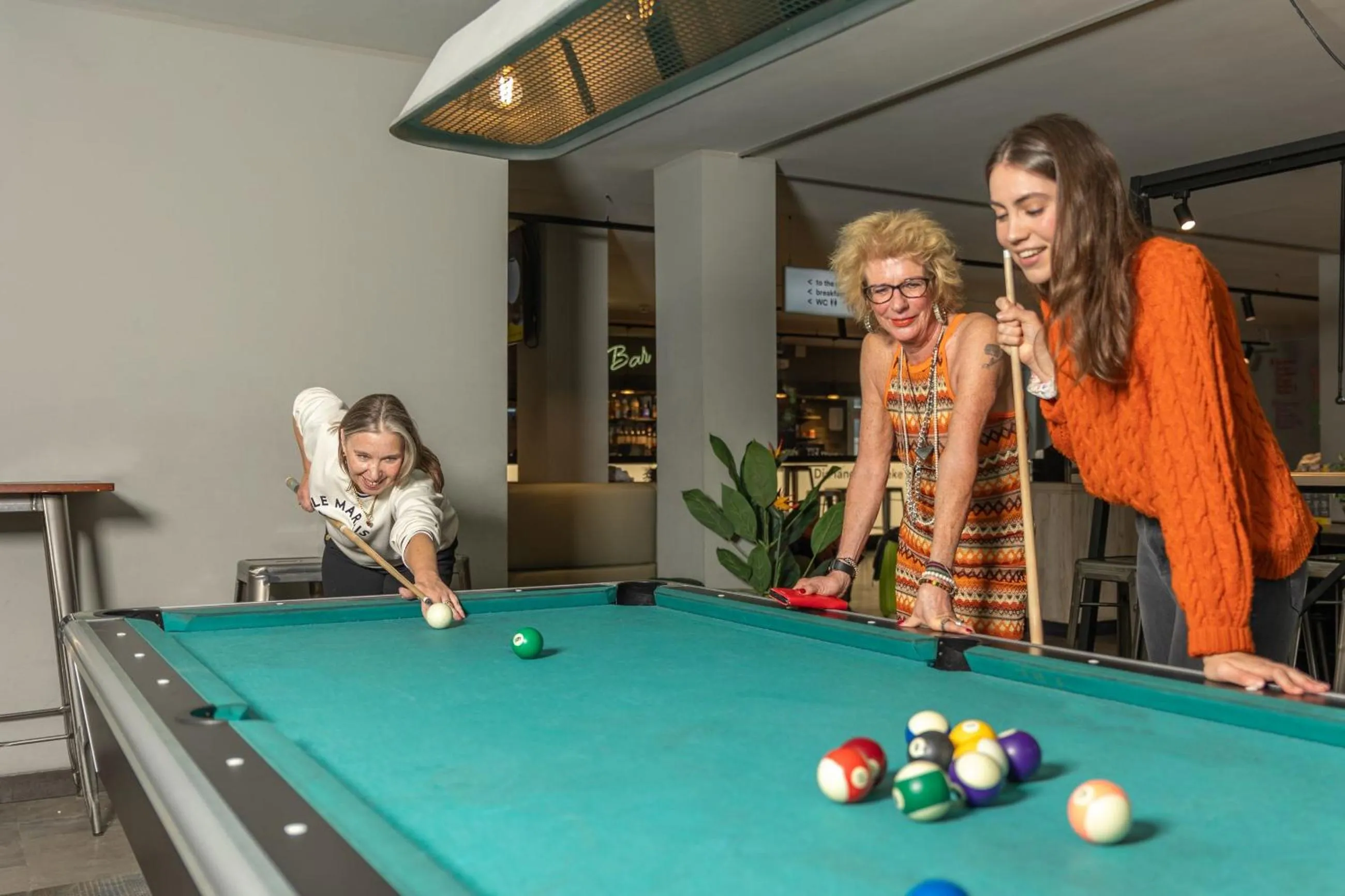 Billiard in a&o Düsseldorf Hauptbahnhof