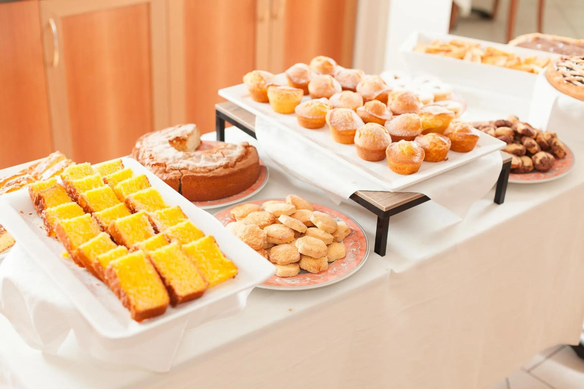 Restaurant/places to eat in Hotel De La Ville