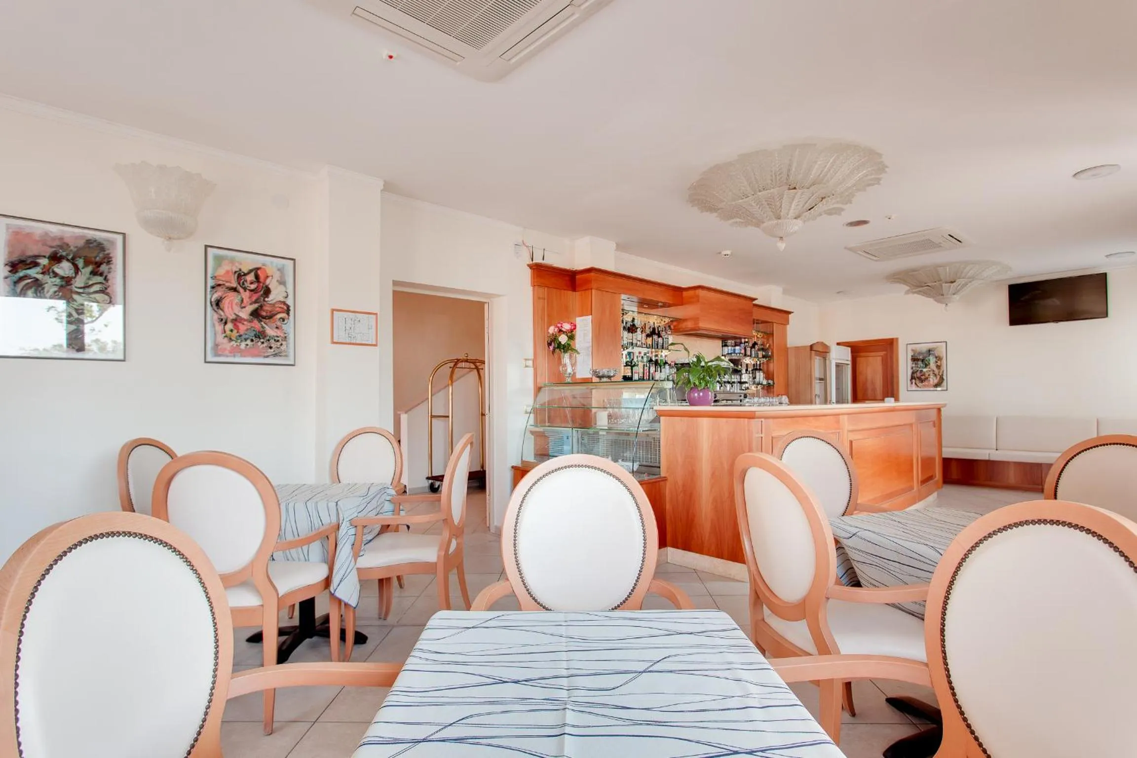 Lounge or bar in Hotel De La Ville