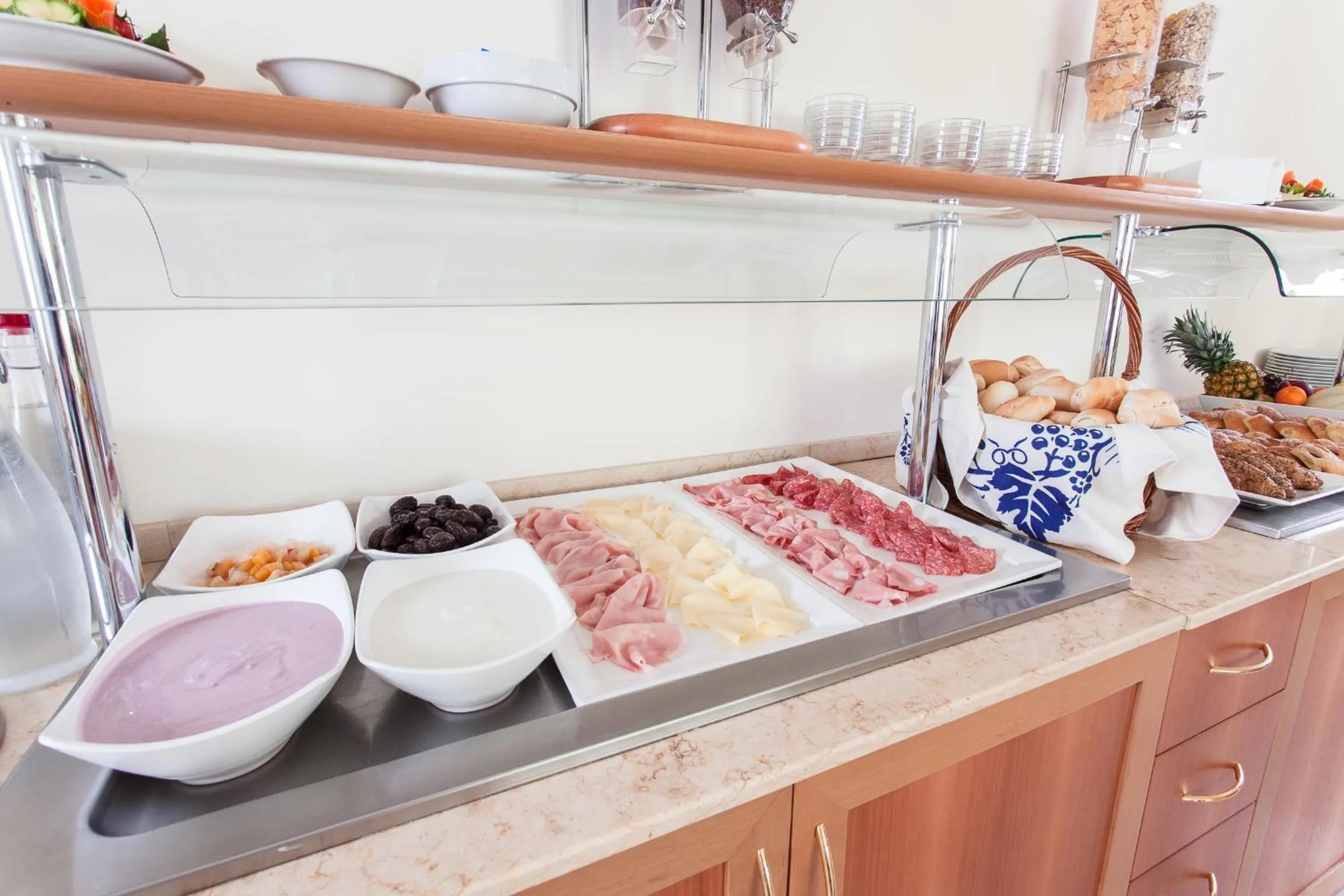 Buffet breakfast in Hotel De La Ville