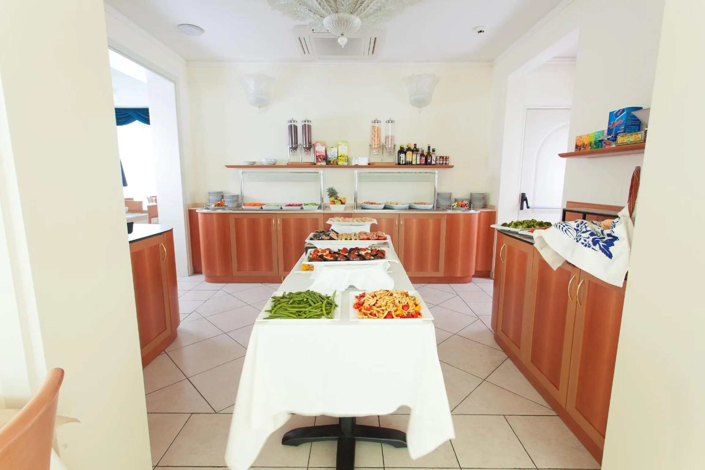 Restaurant/places to eat in Hotel De La Ville