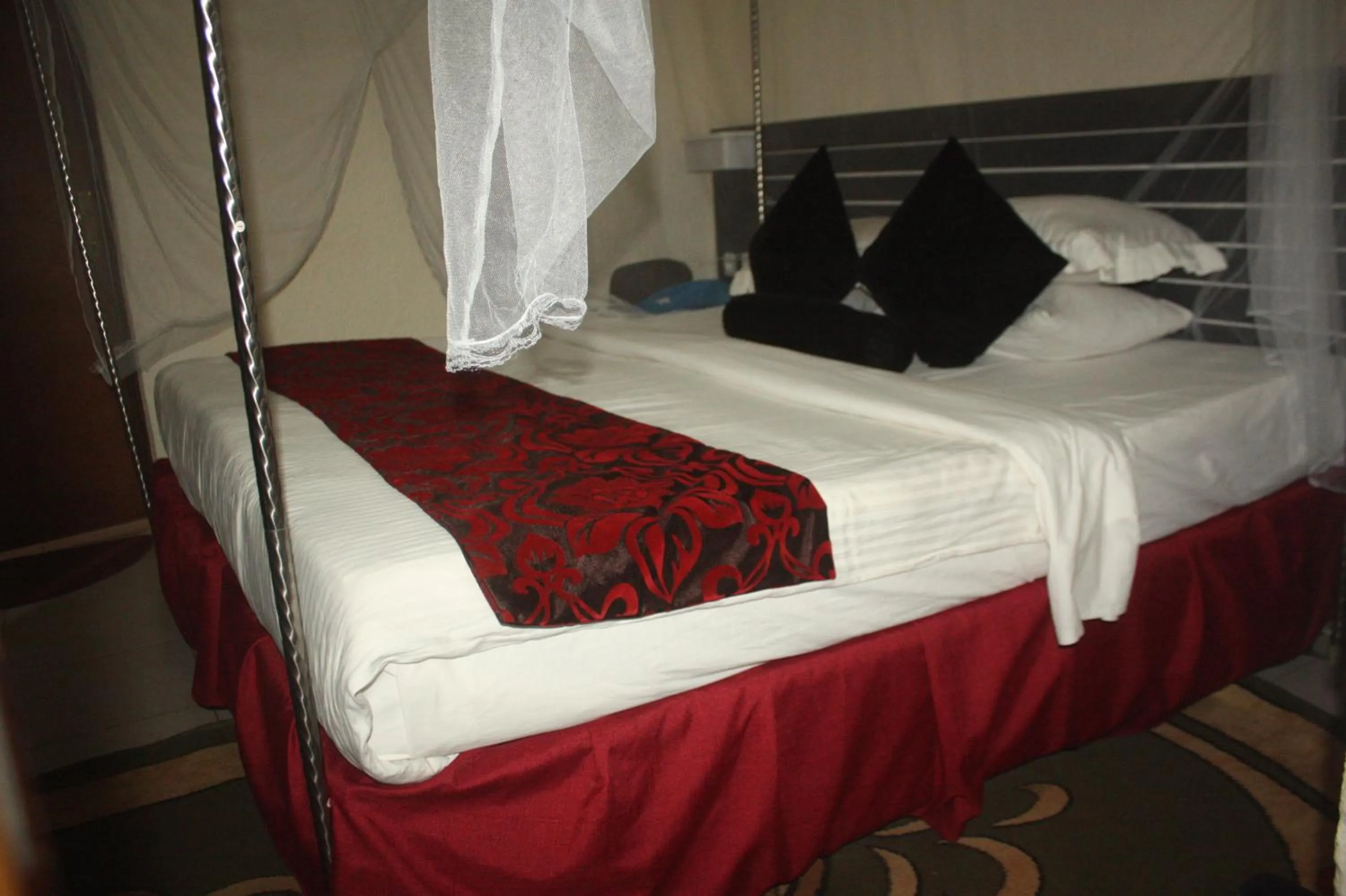 Bed in Silent Hill Hotel Kayonza