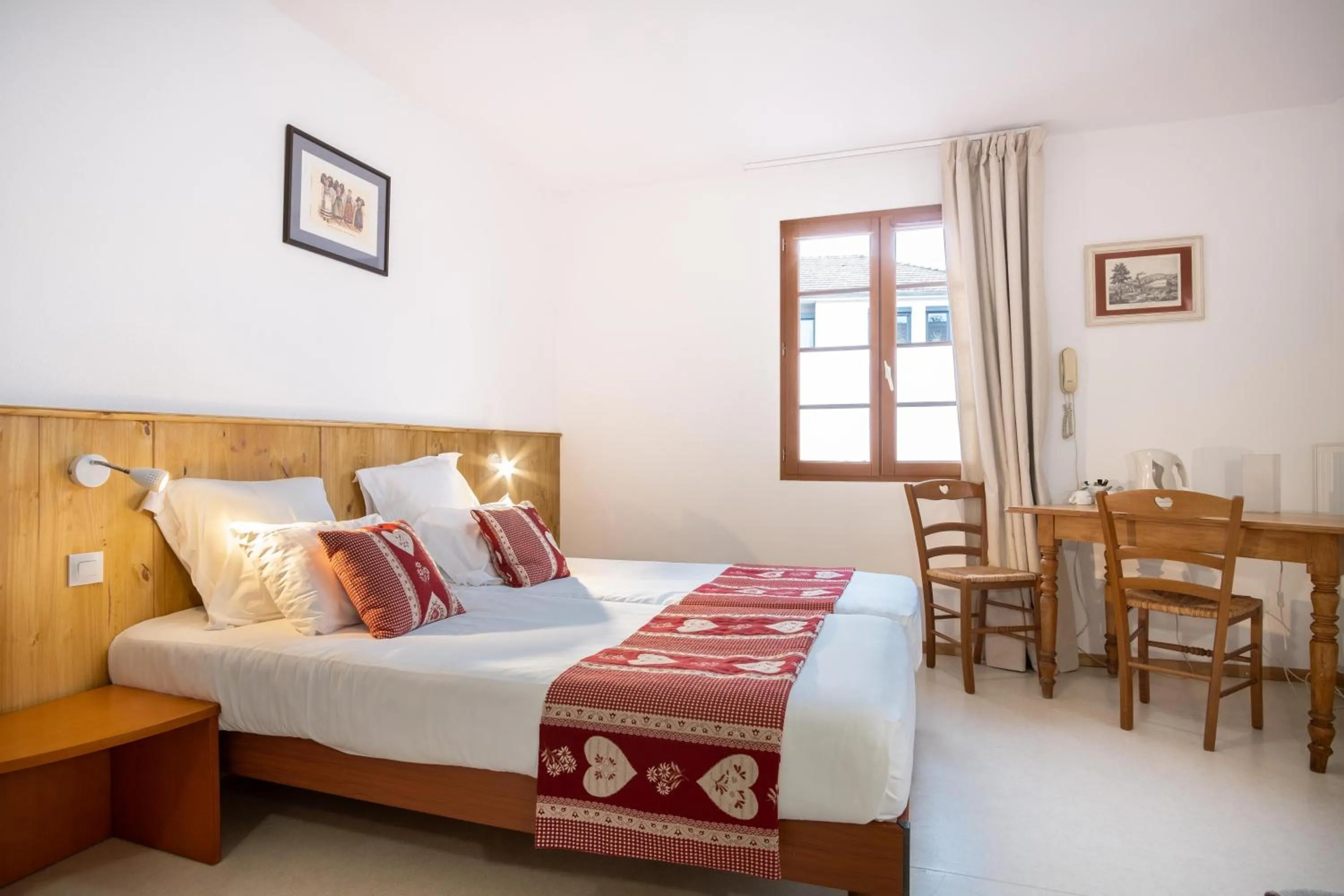 Photo of the whole room in Hotel Relais d'ISSENHEIM Table d'hôtes