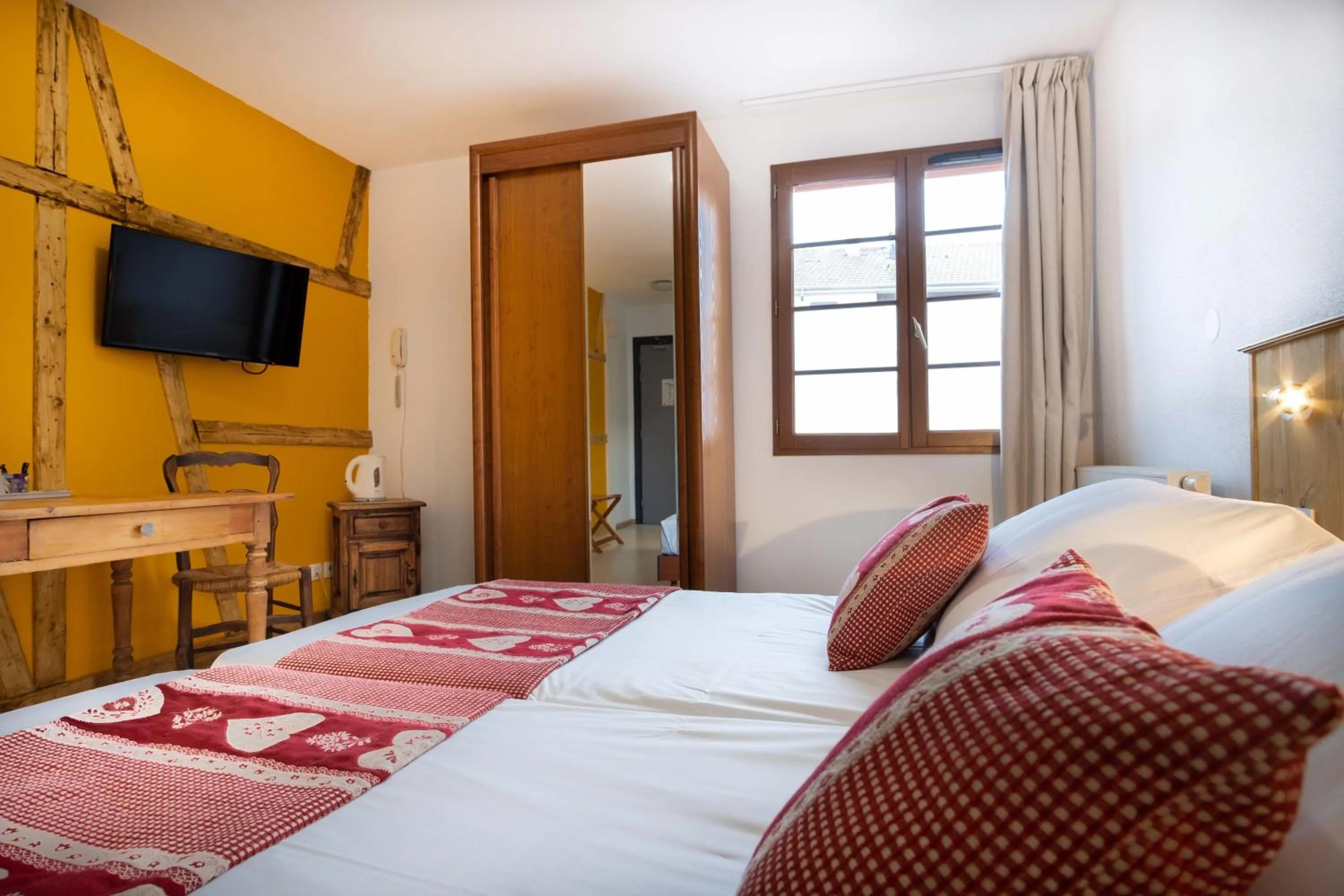 Photo of the whole room in Hotel Relais d'ISSENHEIM Table d'hôtes