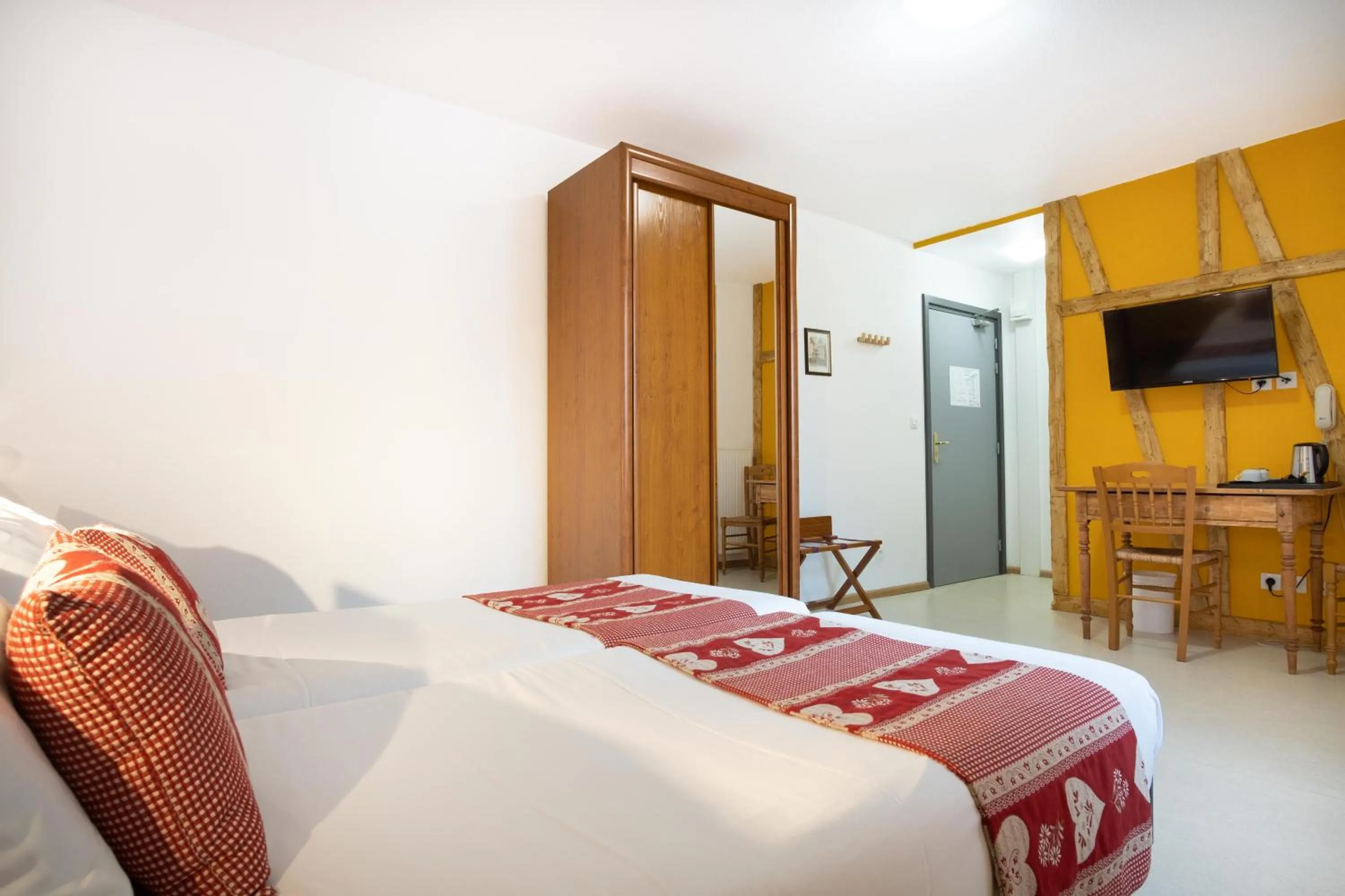 Photo of the whole room in Hotel Relais d'ISSENHEIM Table d'hôtes