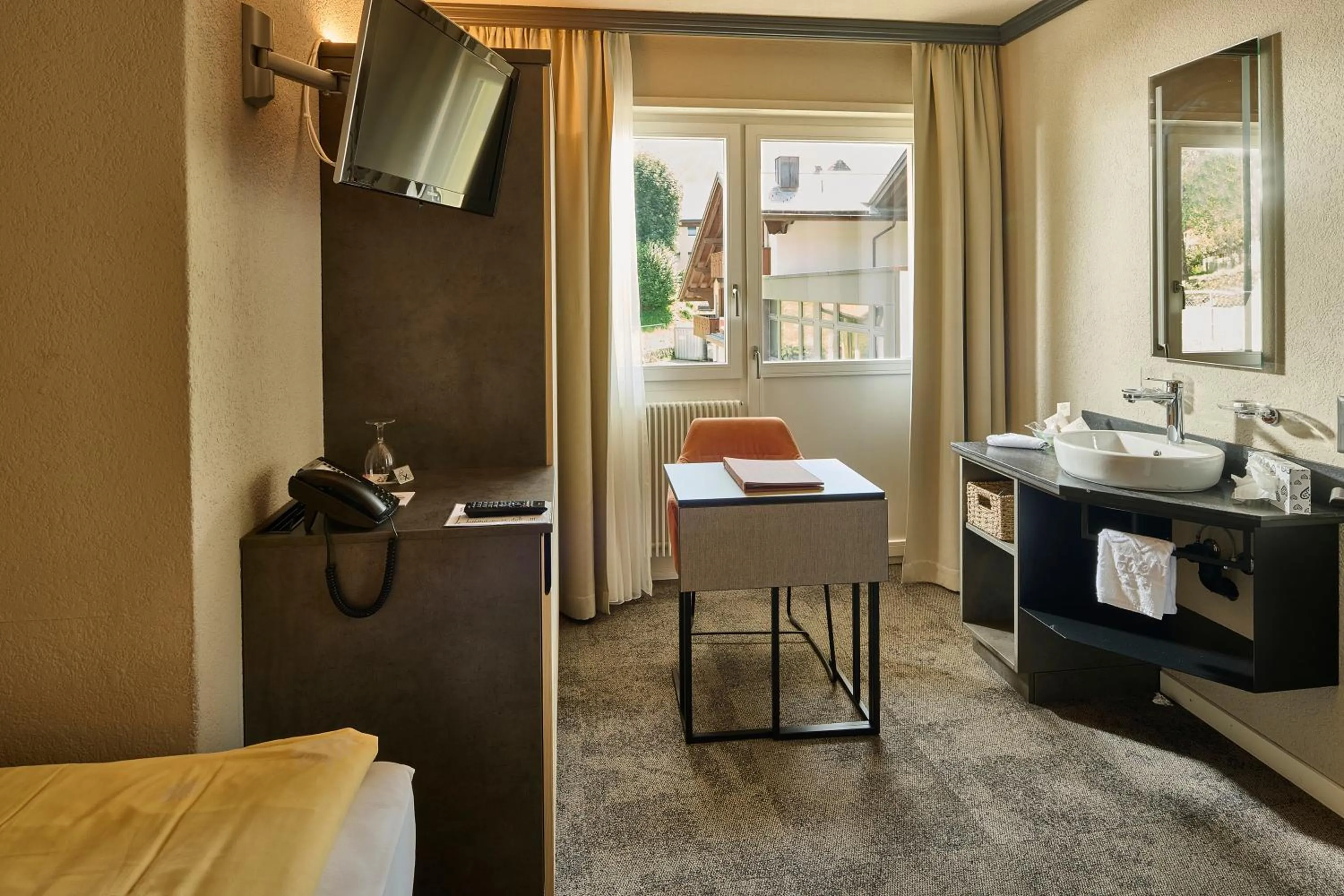 Photo of the whole room in Hotel Central Wolter - Grindelwald